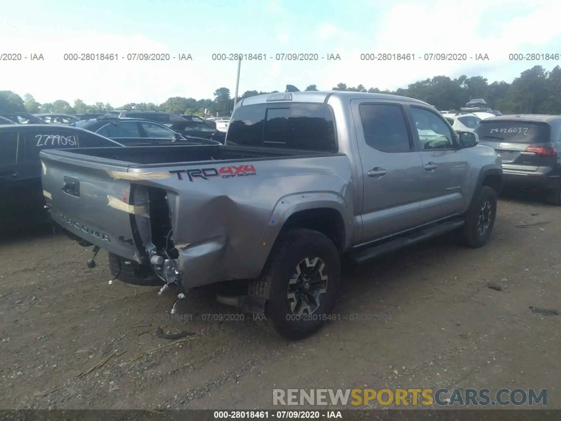 4 Photograph of a damaged car 3TMCZ5AN4LM288990 TOYOTA TACOMA 4WD 2020