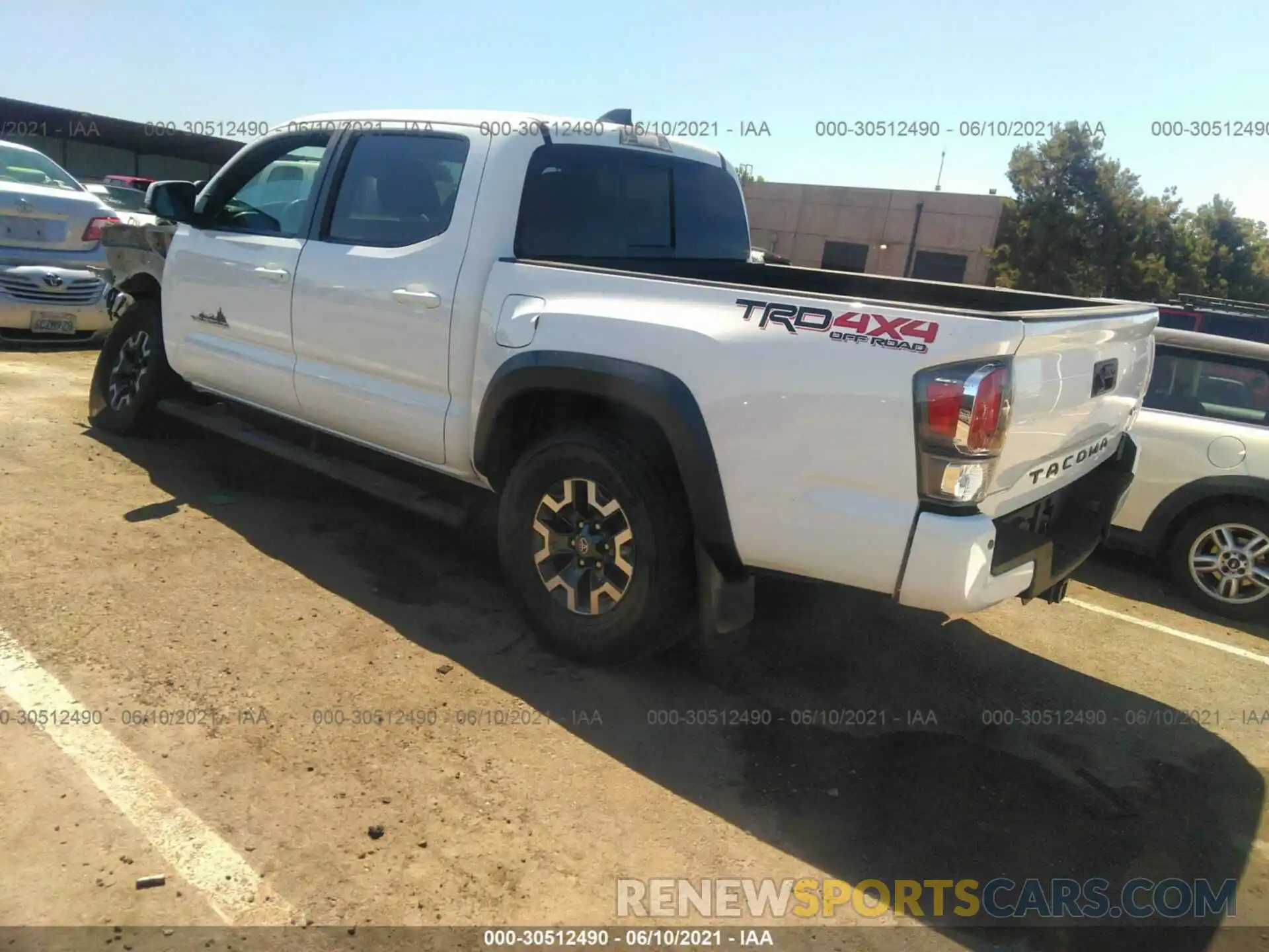 3 Photograph of a damaged car 3TMCZ5AN4LM291713 TOYOTA TACOMA 4WD 2020