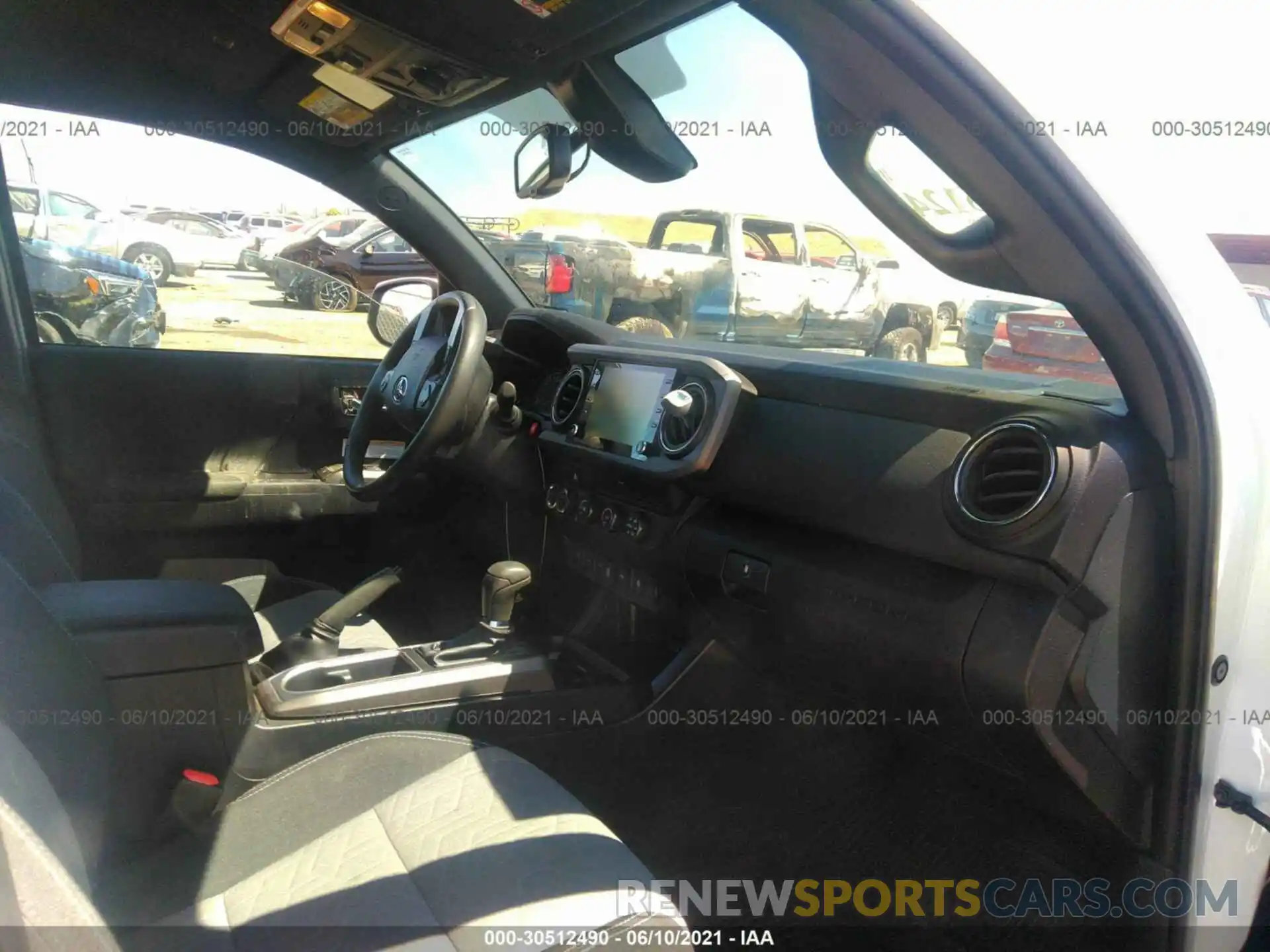 5 Photograph of a damaged car 3TMCZ5AN4LM291713 TOYOTA TACOMA 4WD 2020