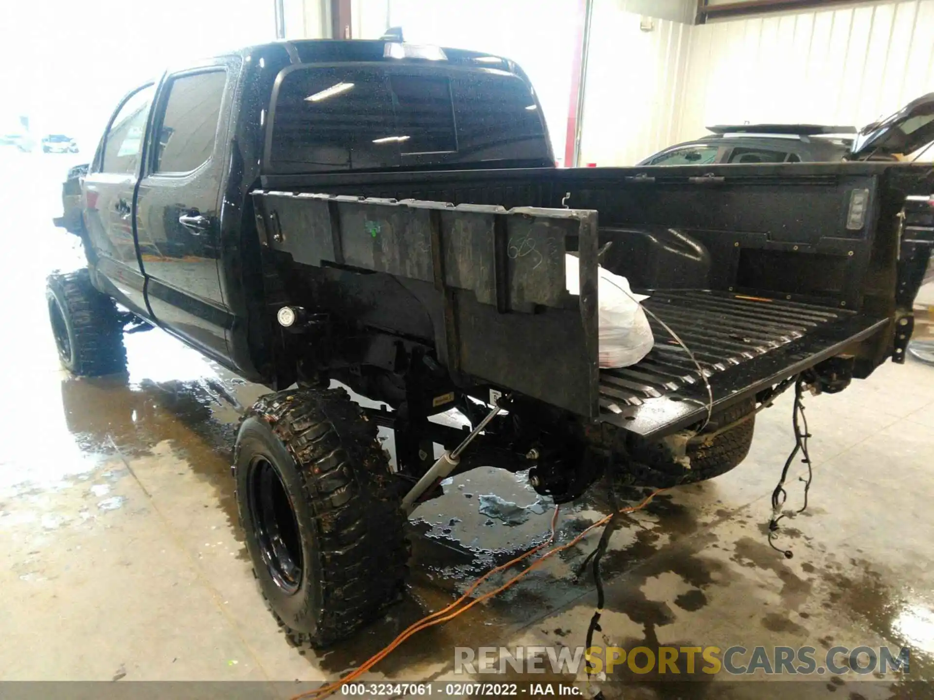 3 Photograph of a damaged car 3TMCZ5AN4LM310163 TOYOTA TACOMA 4WD 2020