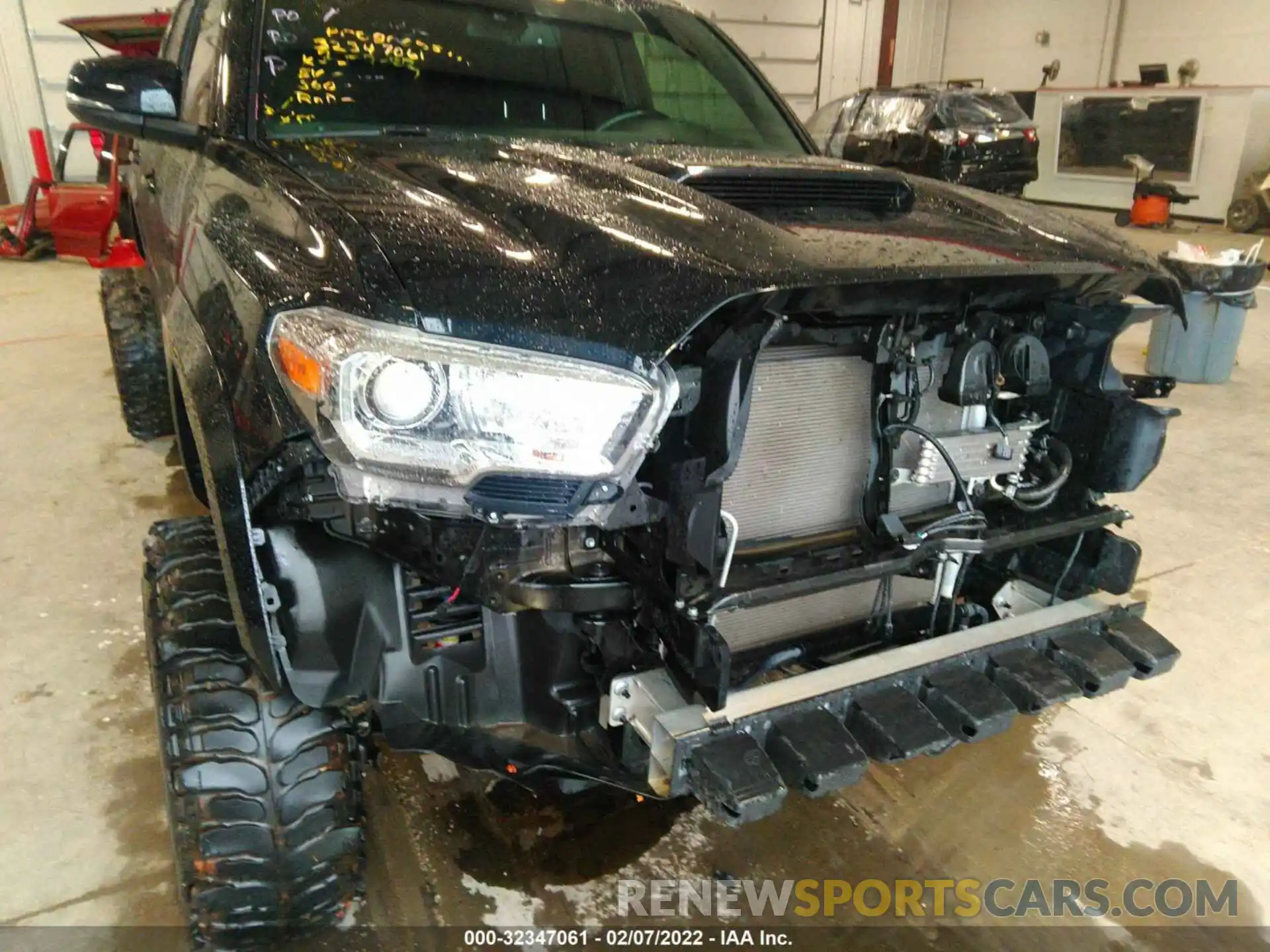 6 Photograph of a damaged car 3TMCZ5AN4LM310163 TOYOTA TACOMA 4WD 2020