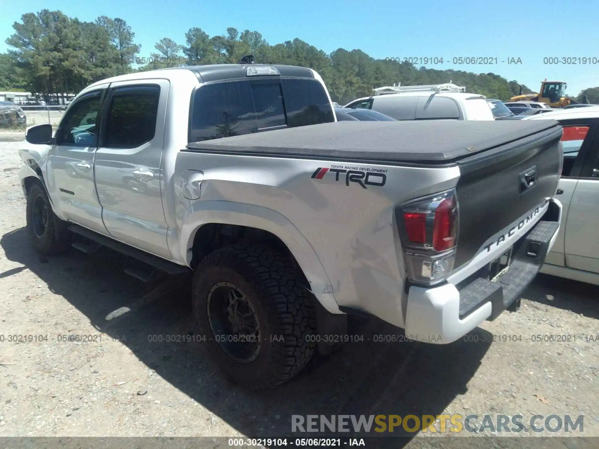 3 Photograph of a damaged car 3TMCZ5AN4LM315654 TOYOTA TACOMA 4WD 2020