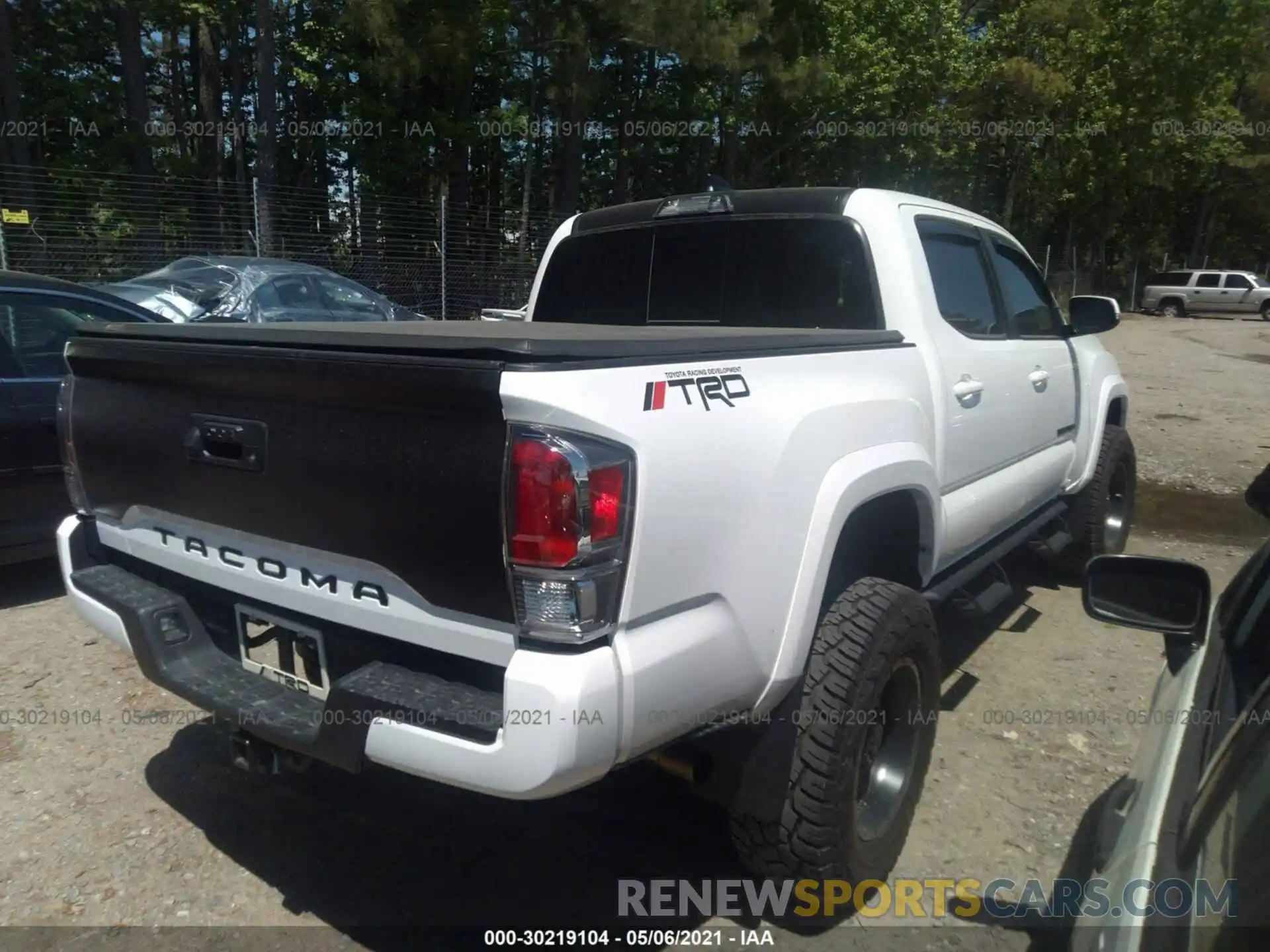 4 Photograph of a damaged car 3TMCZ5AN4LM315654 TOYOTA TACOMA 4WD 2020