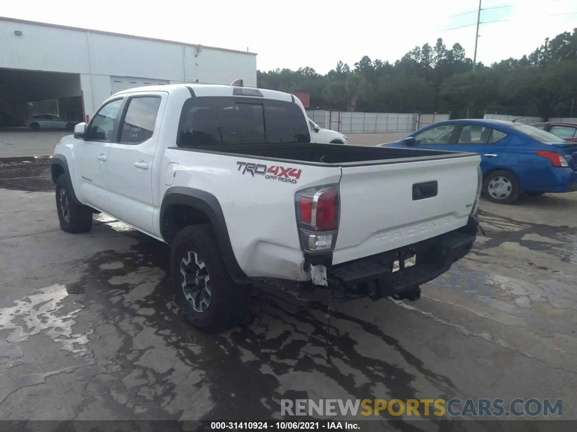 3 Photograph of a damaged car 3TMCZ5AN4LM320515 TOYOTA TACOMA 4WD 2020