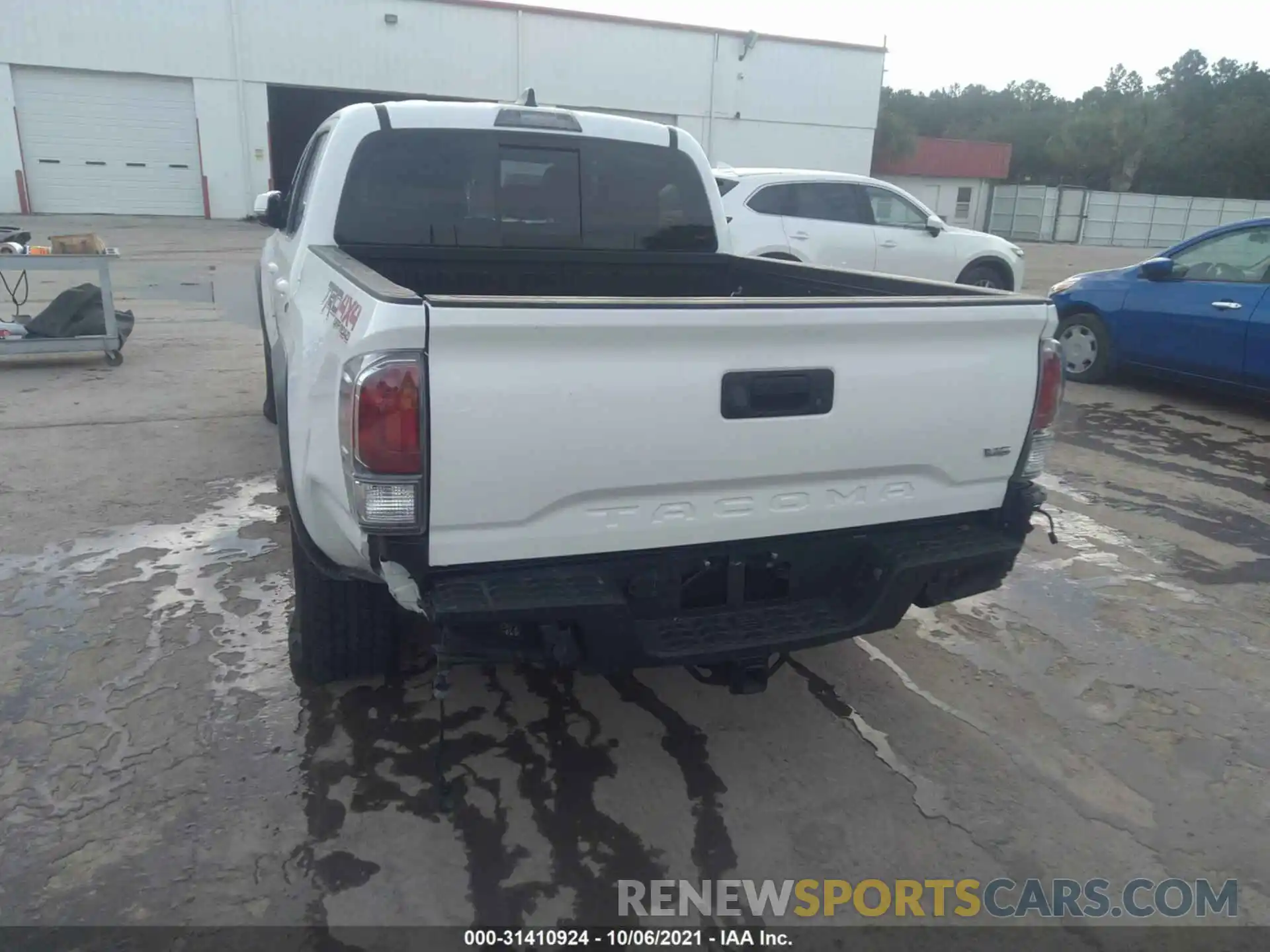 6 Photograph of a damaged car 3TMCZ5AN4LM320515 TOYOTA TACOMA 4WD 2020