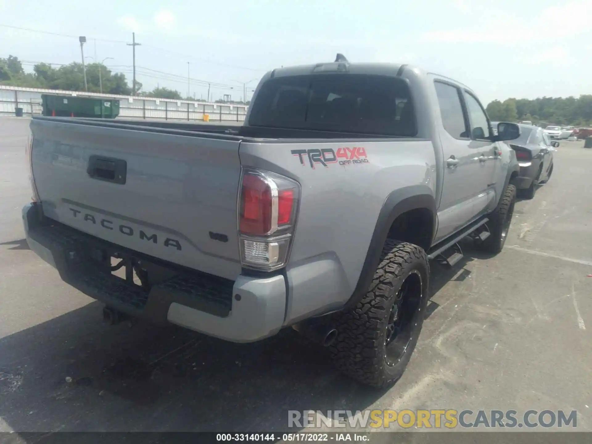 4 Photograph of a damaged car 3TMCZ5AN4LM322331 TOYOTA TACOMA 4WD 2020