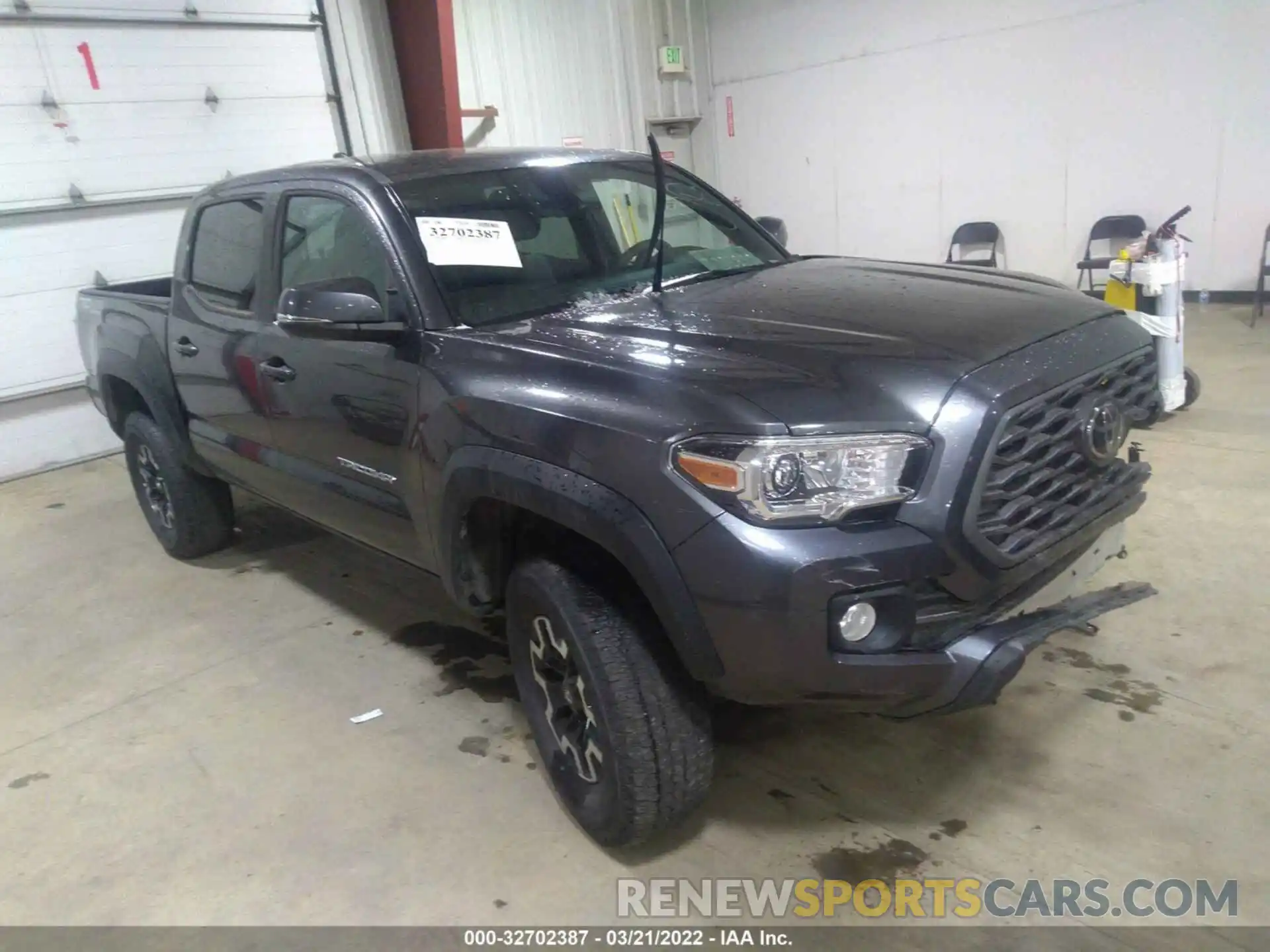 1 Photograph of a damaged car 3TMCZ5AN4LM326556 TOYOTA TACOMA 4WD 2020