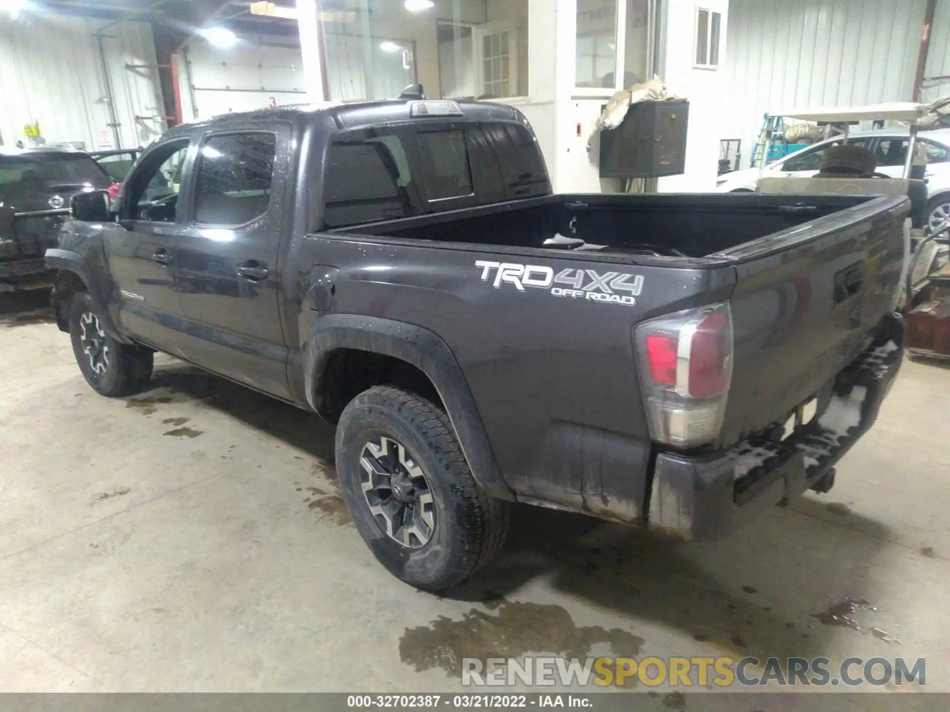 3 Photograph of a damaged car 3TMCZ5AN4LM326556 TOYOTA TACOMA 4WD 2020