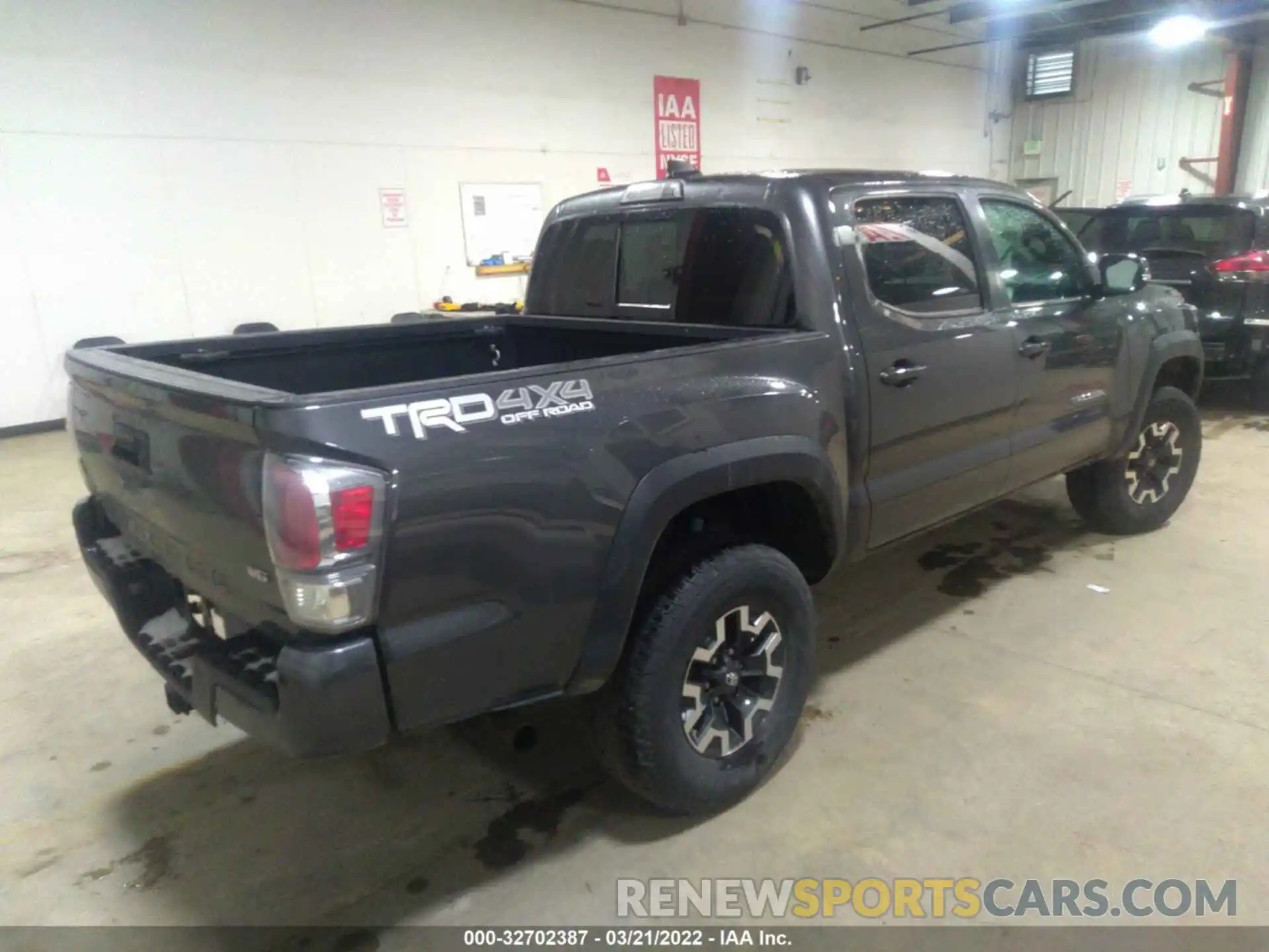 4 Photograph of a damaged car 3TMCZ5AN4LM326556 TOYOTA TACOMA 4WD 2020