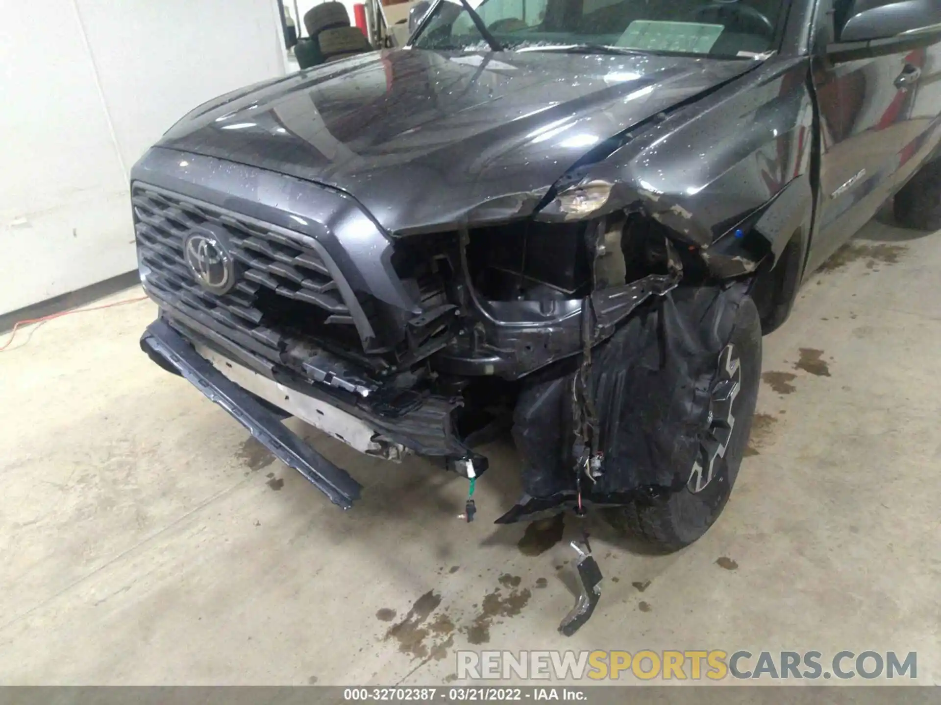 6 Photograph of a damaged car 3TMCZ5AN4LM326556 TOYOTA TACOMA 4WD 2020