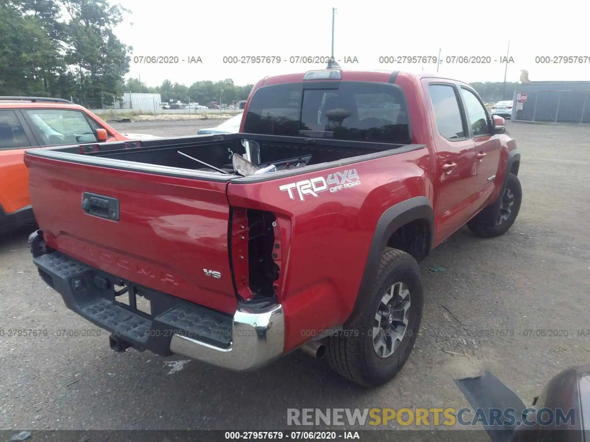 4 Photograph of a damaged car 3TMCZ5AN4LM328968 TOYOTA TACOMA 4WD 2020