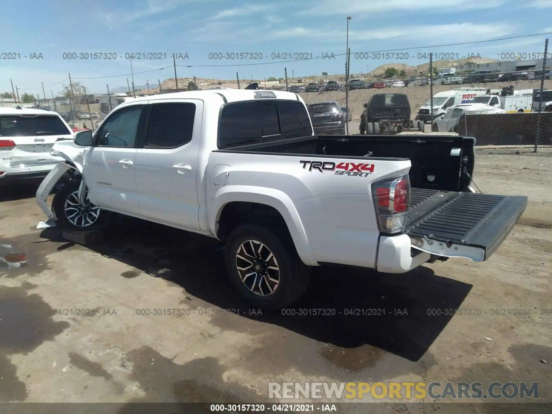 3 Фотография поврежденного автомобиля 3TMCZ5AN4LM329151 TOYOTA TACOMA 4WD 2020