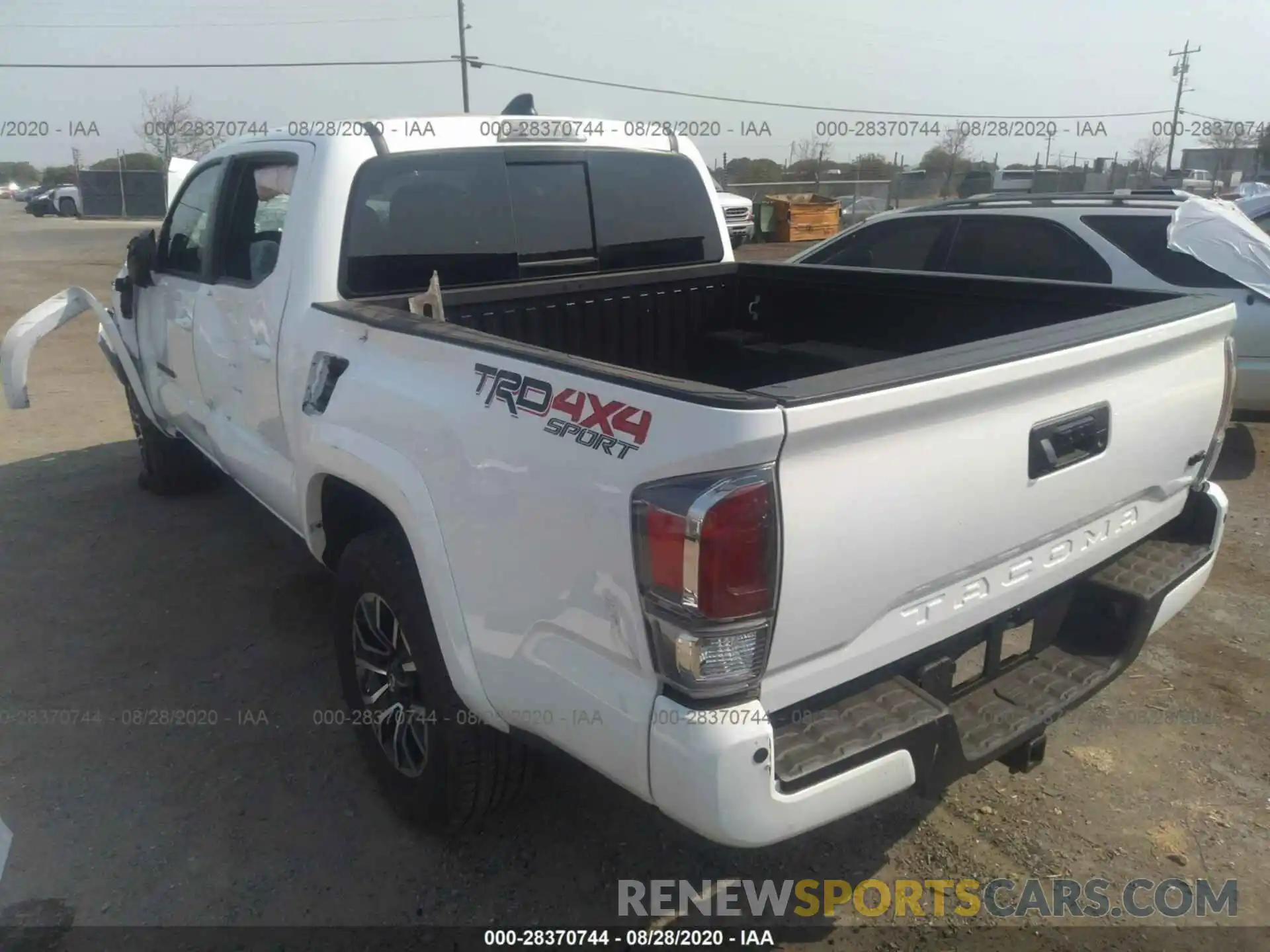 3 Photograph of a damaged car 3TMCZ5AN4LM333846 TOYOTA TACOMA 4WD 2020