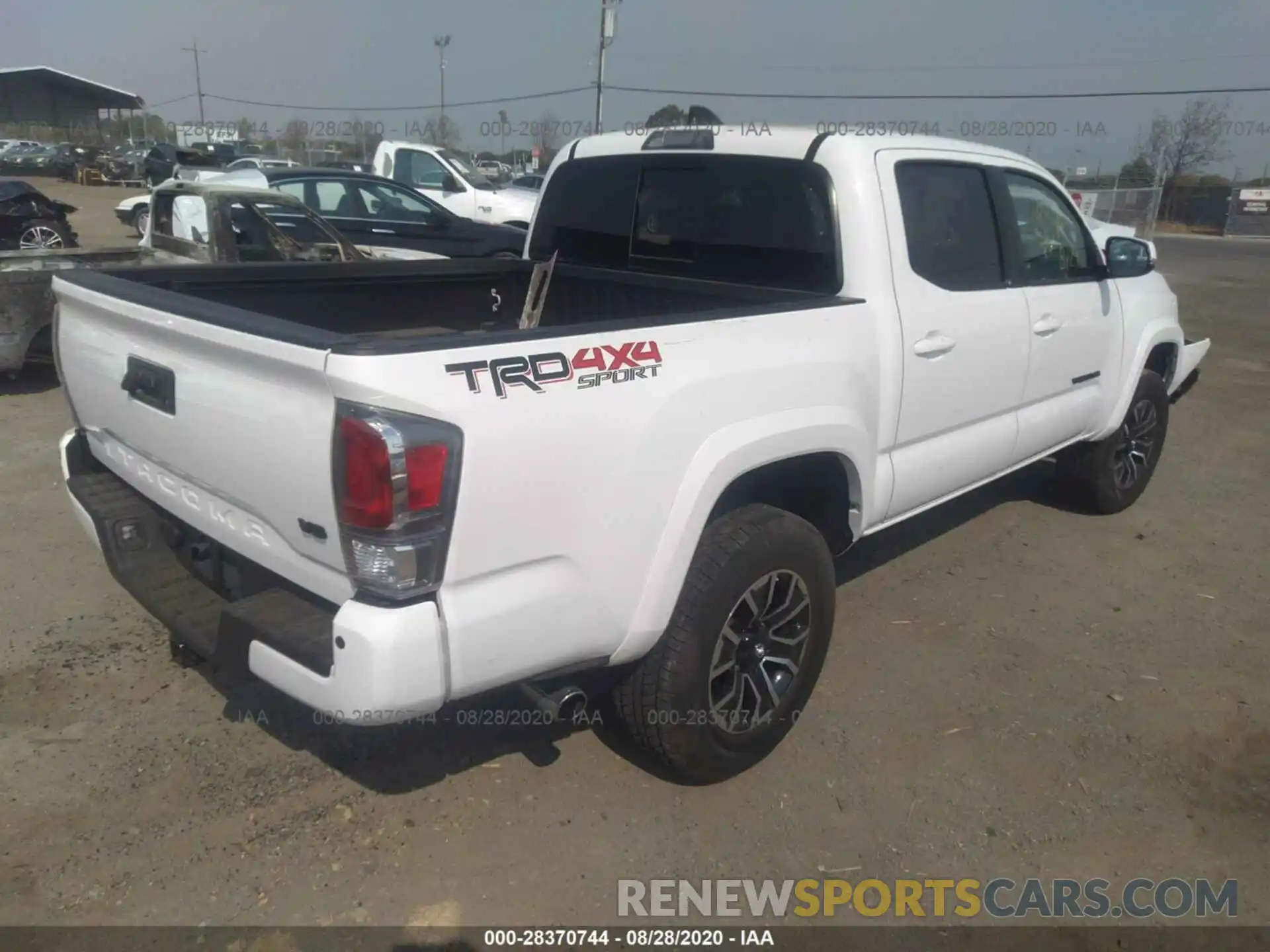 4 Photograph of a damaged car 3TMCZ5AN4LM333846 TOYOTA TACOMA 4WD 2020