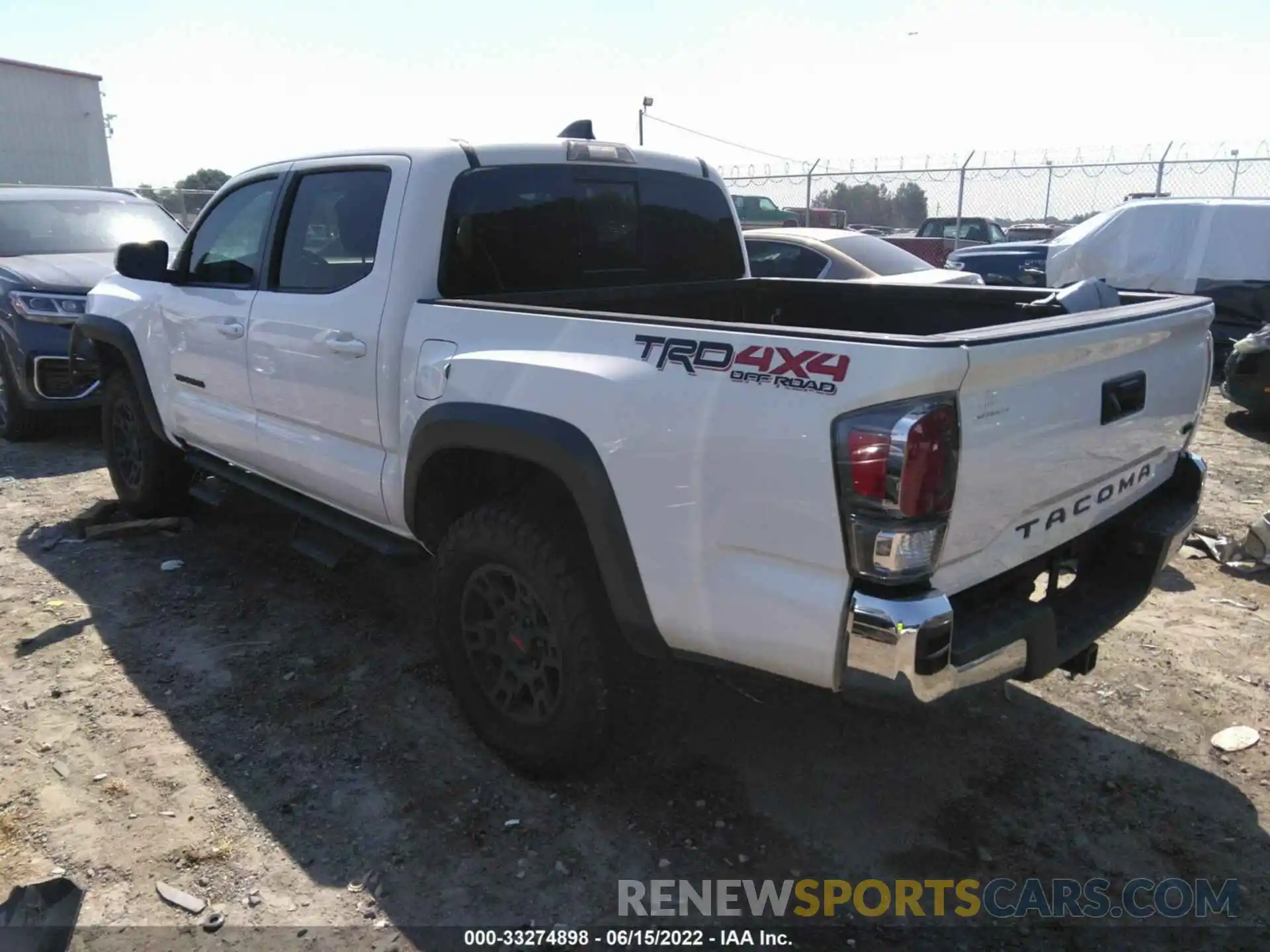 3 Фотография поврежденного автомобиля 3TMCZ5AN4LM335273 TOYOTA TACOMA 4WD 2020