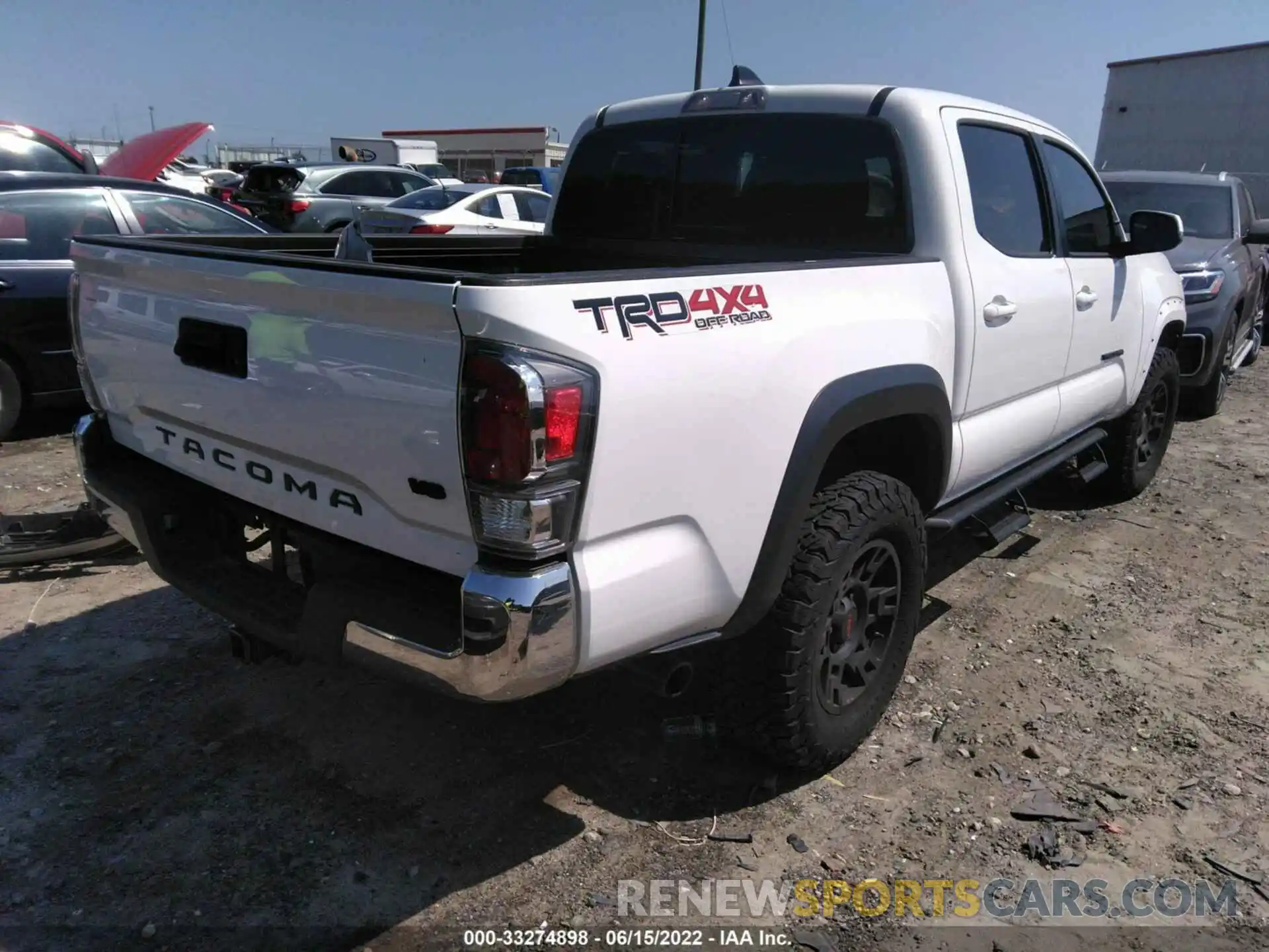 4 Photograph of a damaged car 3TMCZ5AN4LM335273 TOYOTA TACOMA 4WD 2020