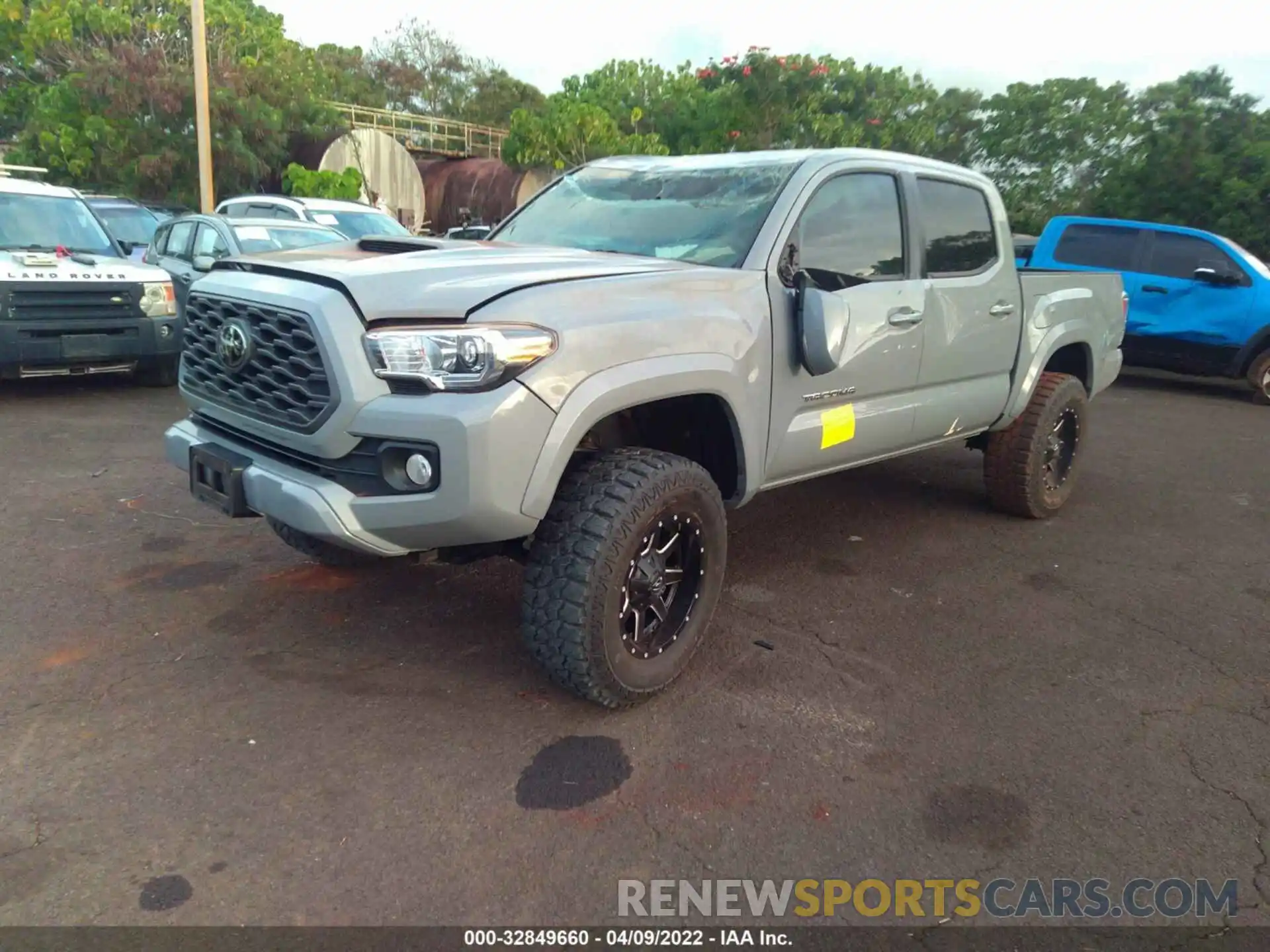 2 Photograph of a damaged car 3TMCZ5AN4LM341168 TOYOTA TACOMA 4WD 2020