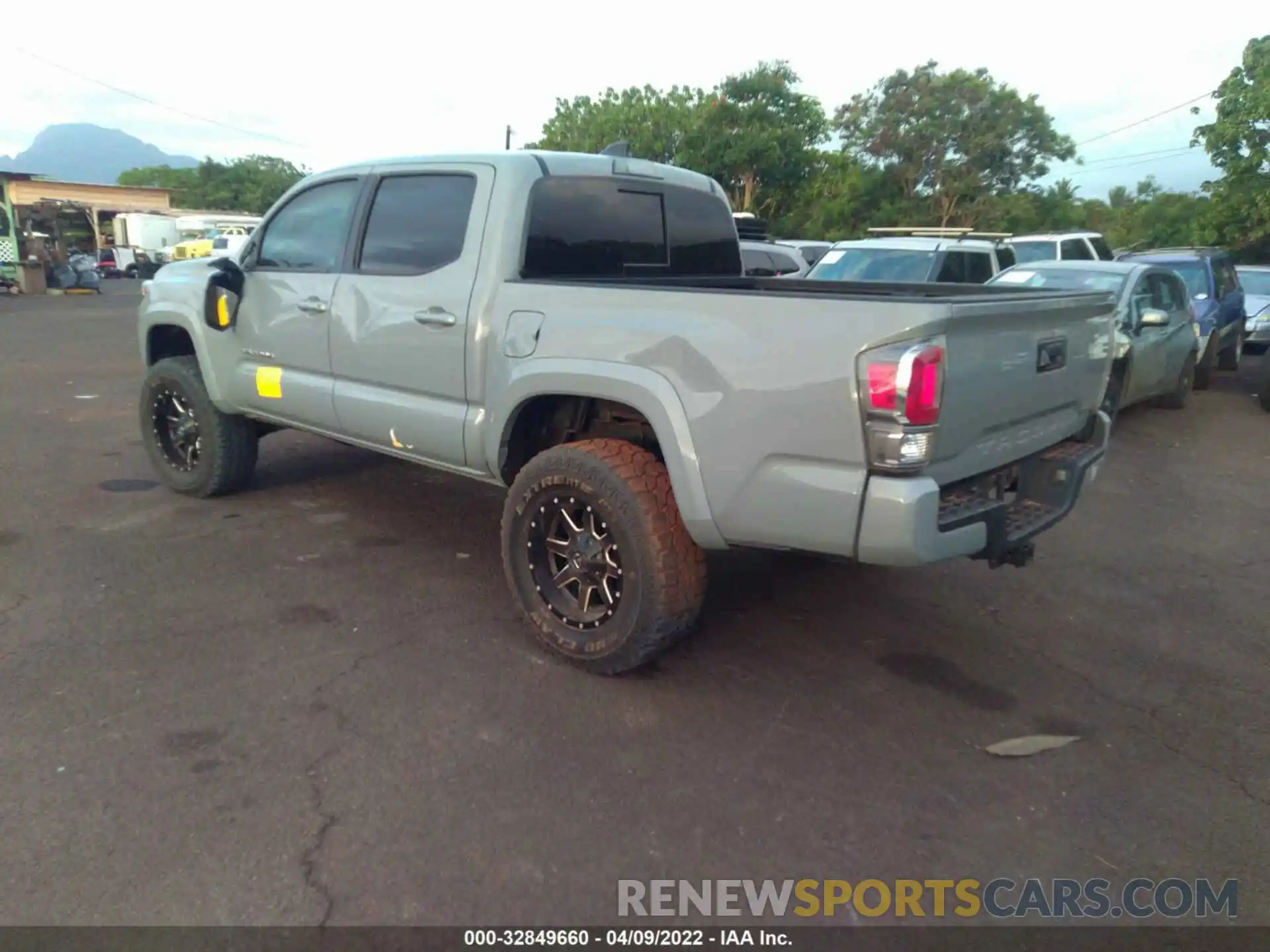 3 Photograph of a damaged car 3TMCZ5AN4LM341168 TOYOTA TACOMA 4WD 2020