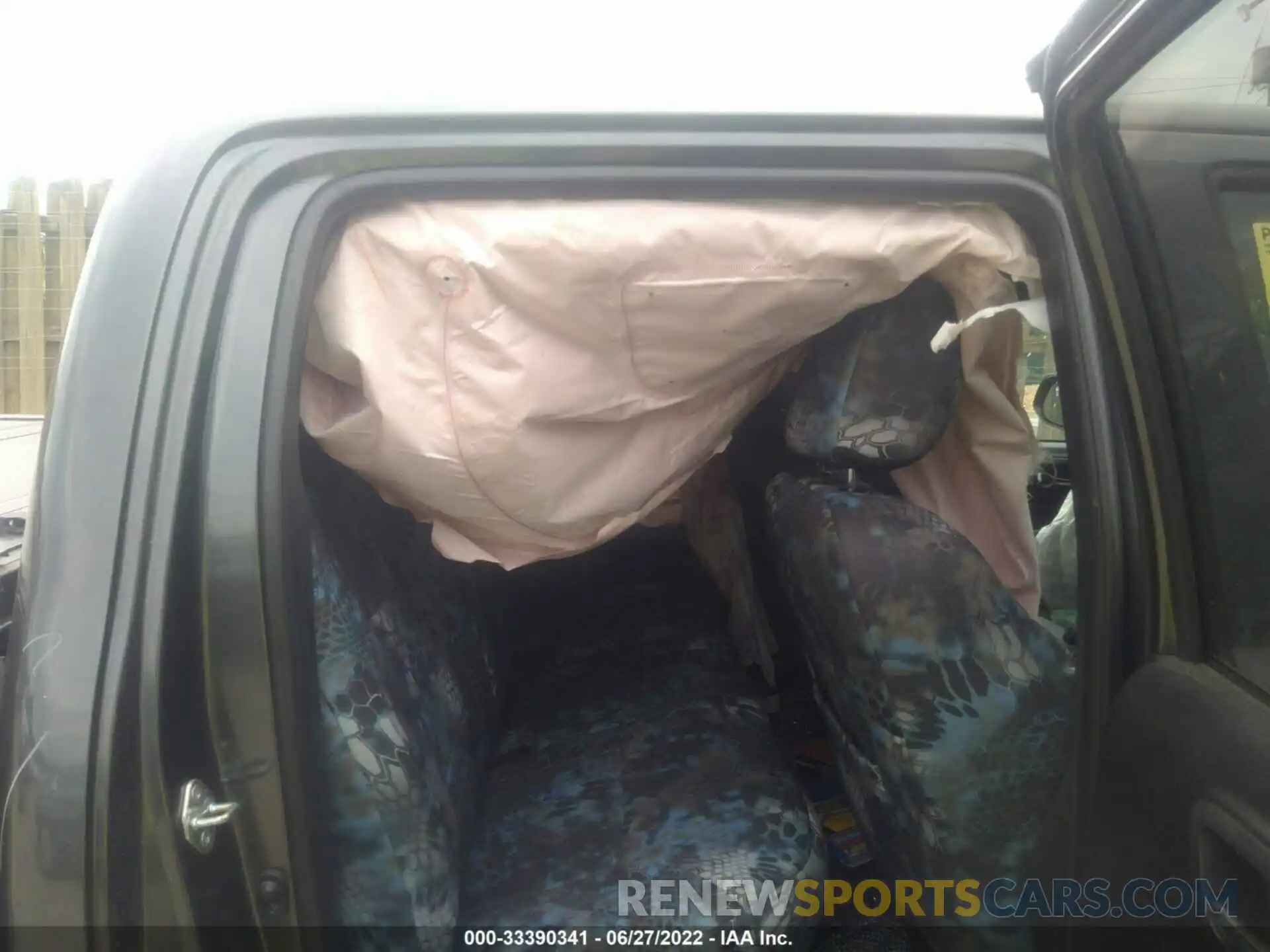 8 Photograph of a damaged car 3TMCZ5AN4LM355779 TOYOTA TACOMA 4WD 2020