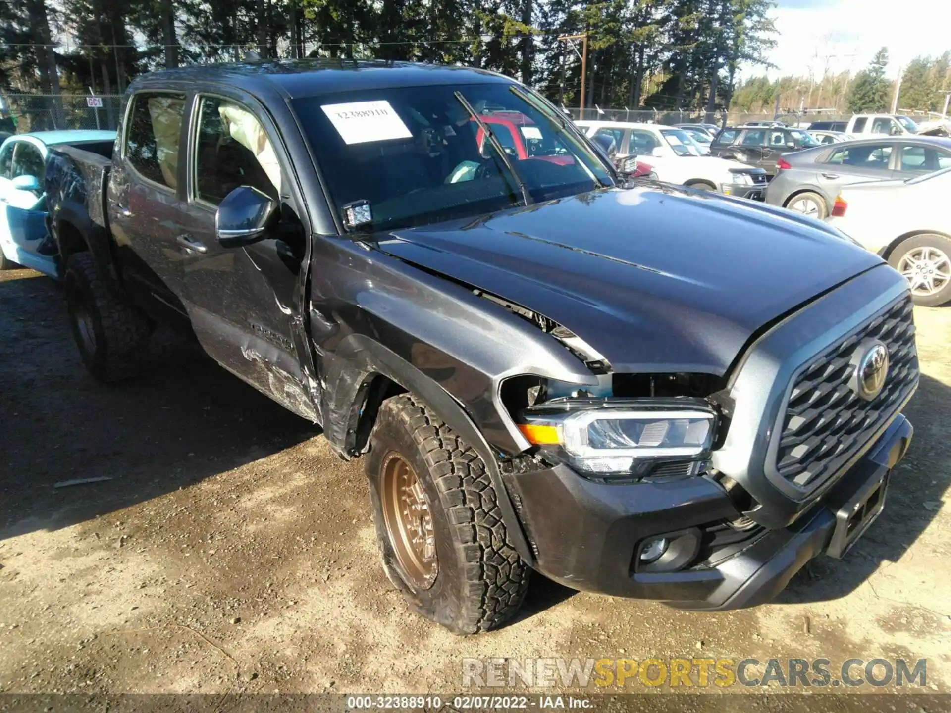 1 Photograph of a damaged car 3TMCZ5AN4LM361923 TOYOTA TACOMA 4WD 2020