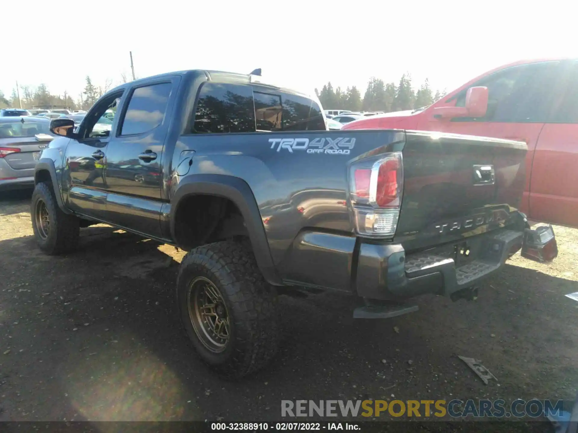 3 Photograph of a damaged car 3TMCZ5AN4LM361923 TOYOTA TACOMA 4WD 2020