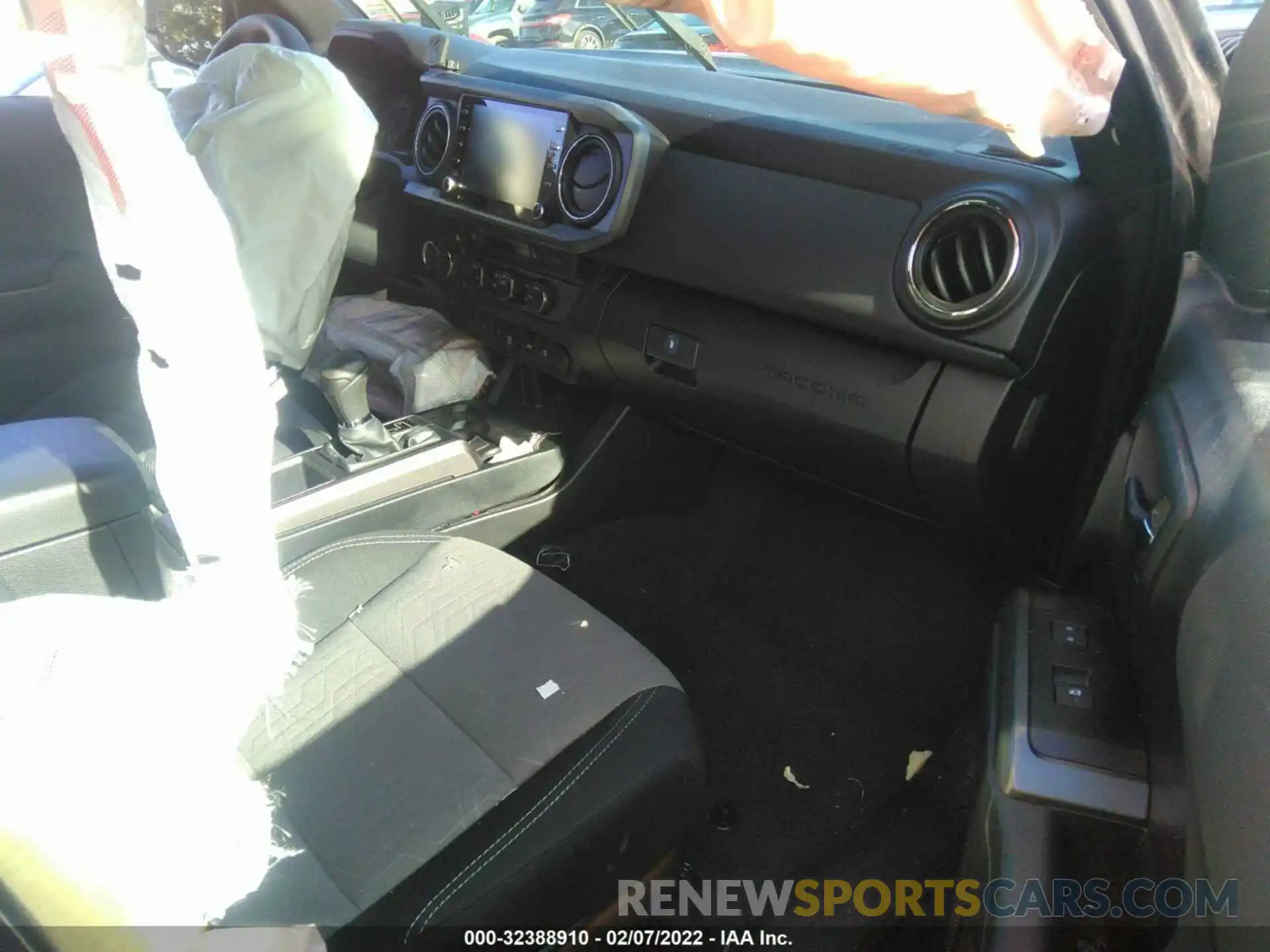 5 Photograph of a damaged car 3TMCZ5AN4LM361923 TOYOTA TACOMA 4WD 2020