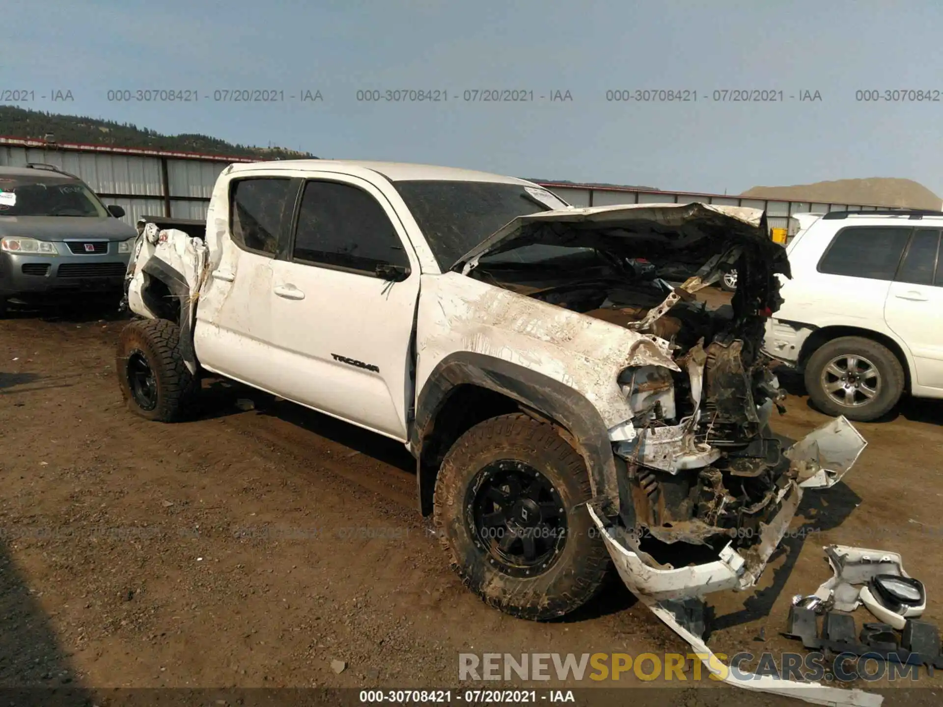 1 Photograph of a damaged car 3TMCZ5AN4LM362070 TOYOTA TACOMA 4WD 2020