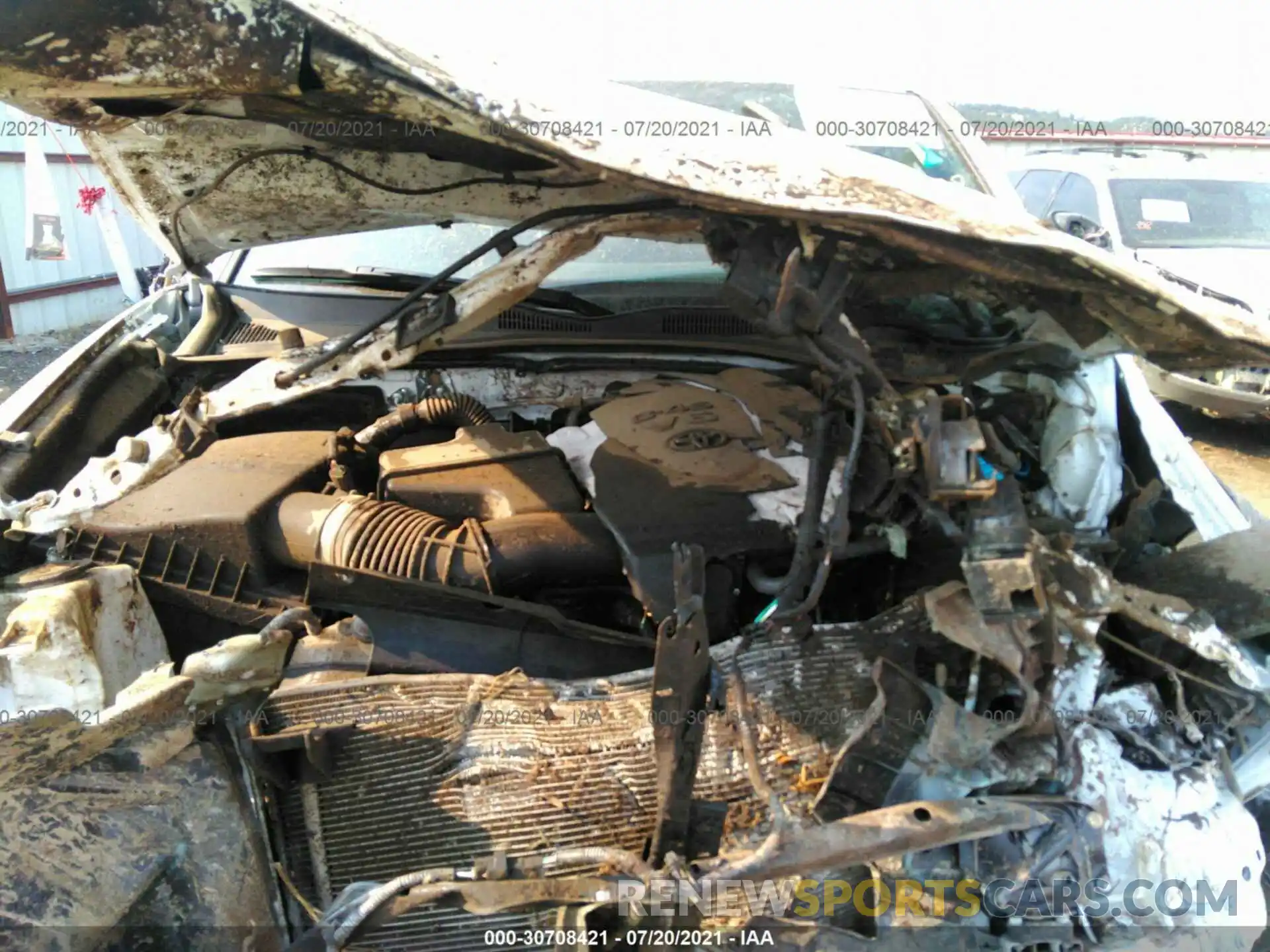 10 Photograph of a damaged car 3TMCZ5AN4LM362070 TOYOTA TACOMA 4WD 2020