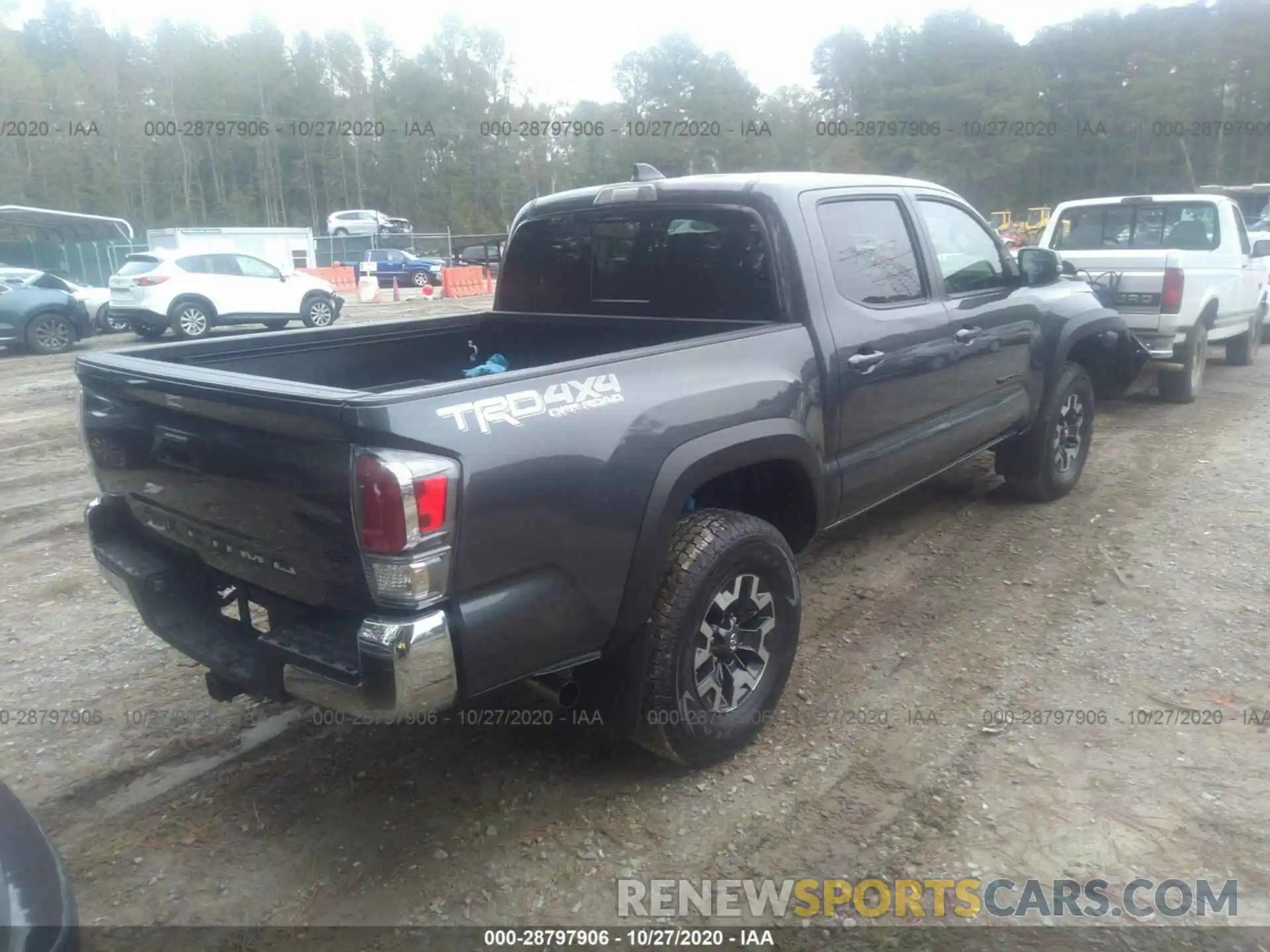 4 Photograph of a damaged car 3TMCZ5AN4LM363011 TOYOTA TACOMA 4WD 2020