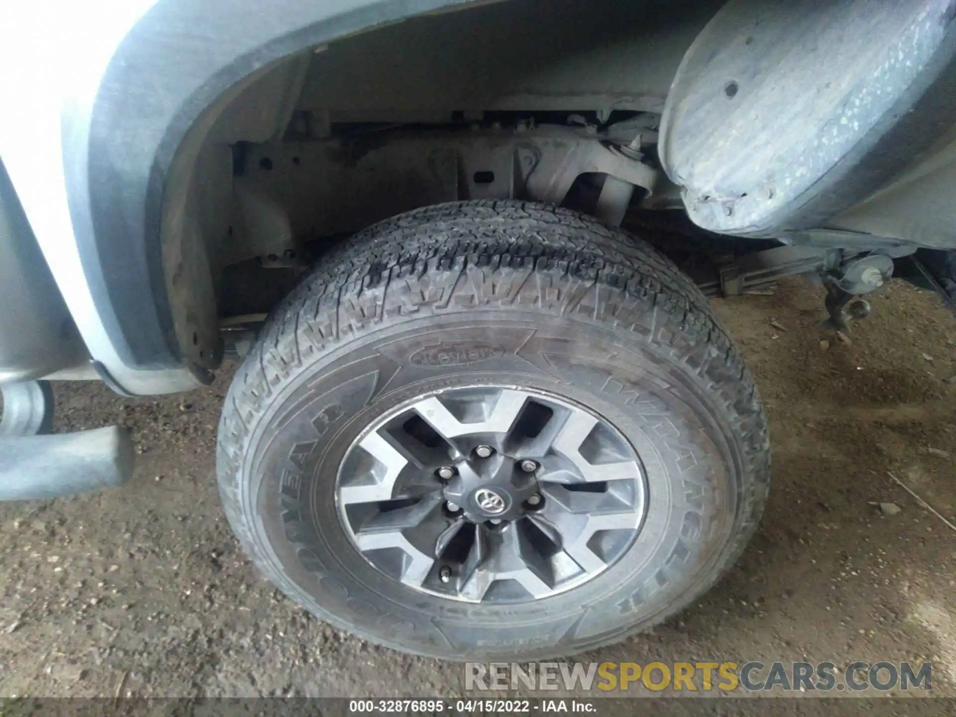 13 Photograph of a damaged car 3TMCZ5AN4LM367303 TOYOTA TACOMA 4WD 2020