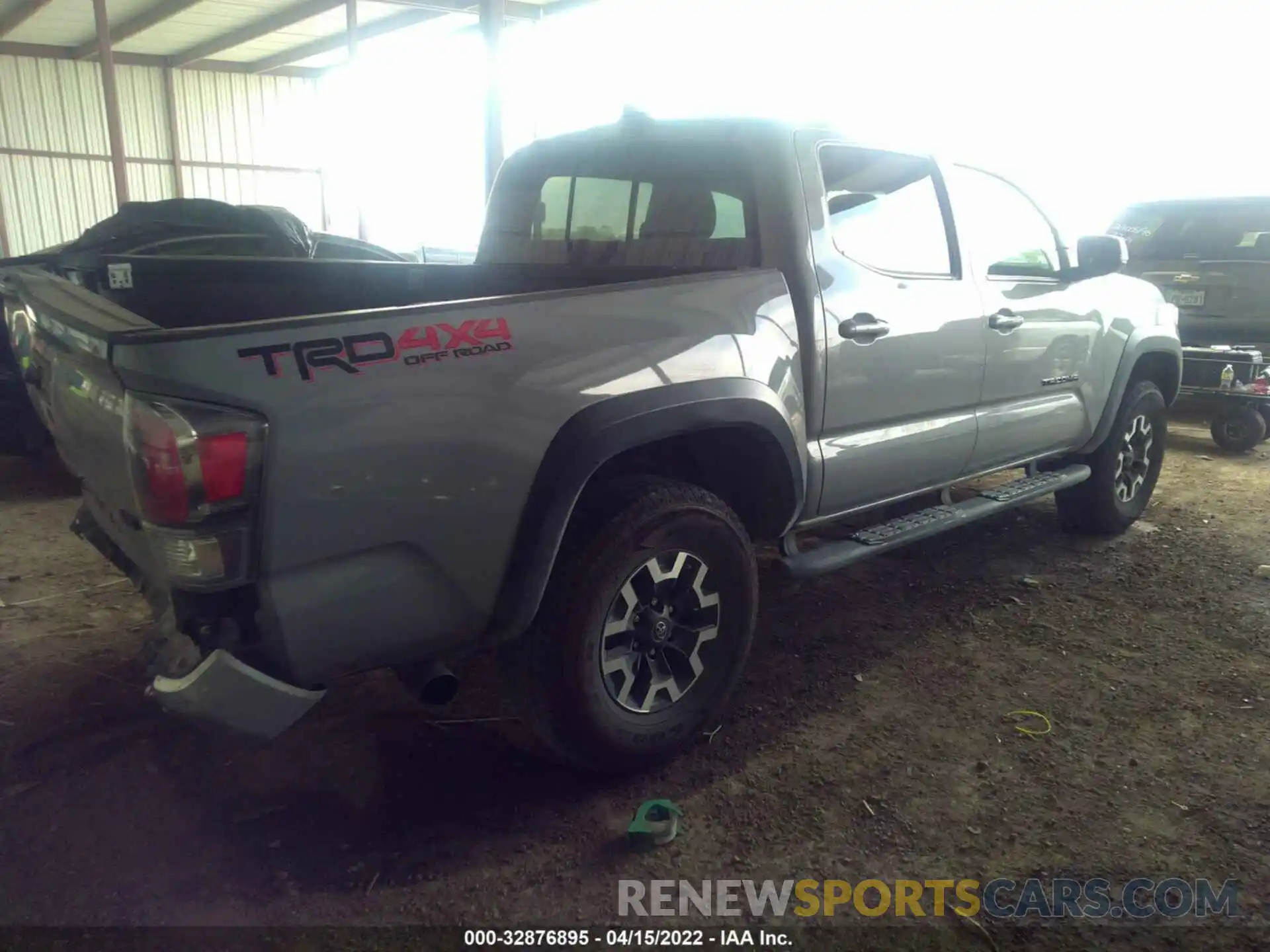 4 Photograph of a damaged car 3TMCZ5AN4LM367303 TOYOTA TACOMA 4WD 2020