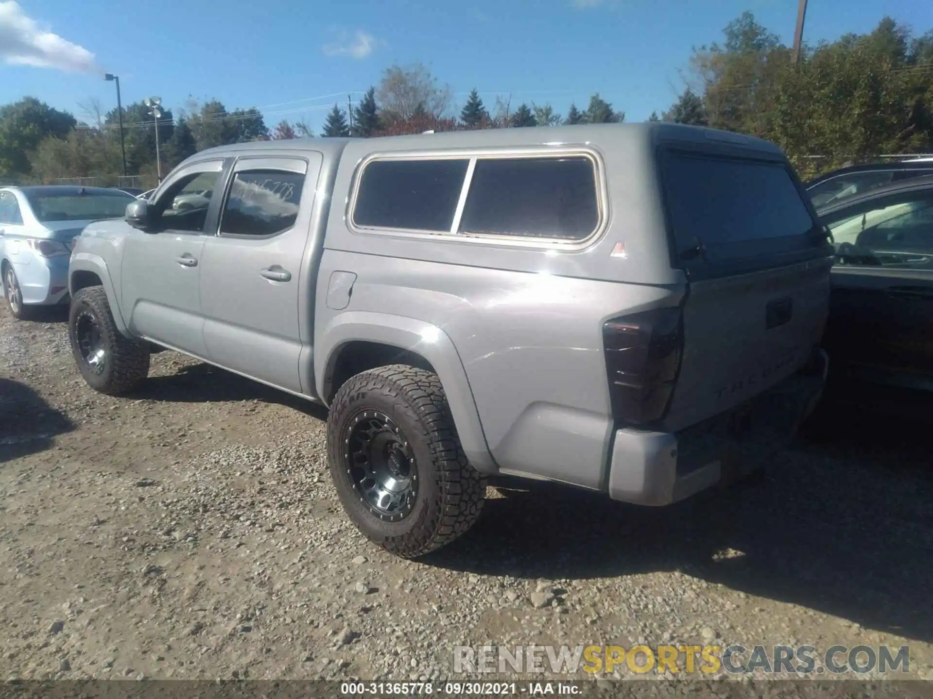 3 Фотография поврежденного автомобиля 3TMCZ5AN4LM368936 TOYOTA TACOMA 4WD 2020