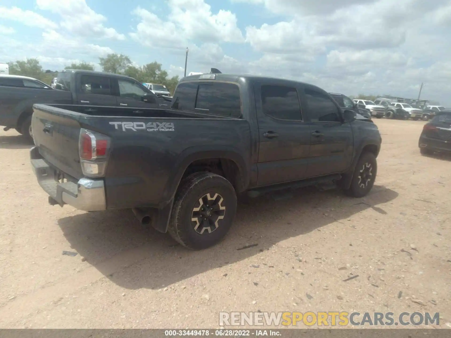 4 Photograph of a damaged car 3TMCZ5AN4LM369715 TOYOTA TACOMA 4WD 2020