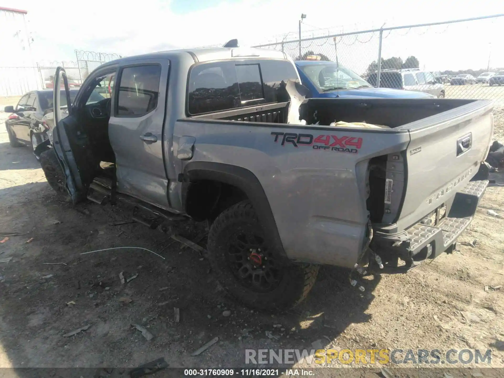 3 Фотография поврежденного автомобиля 3TMCZ5AN5LM291607 TOYOTA TACOMA 4WD 2020