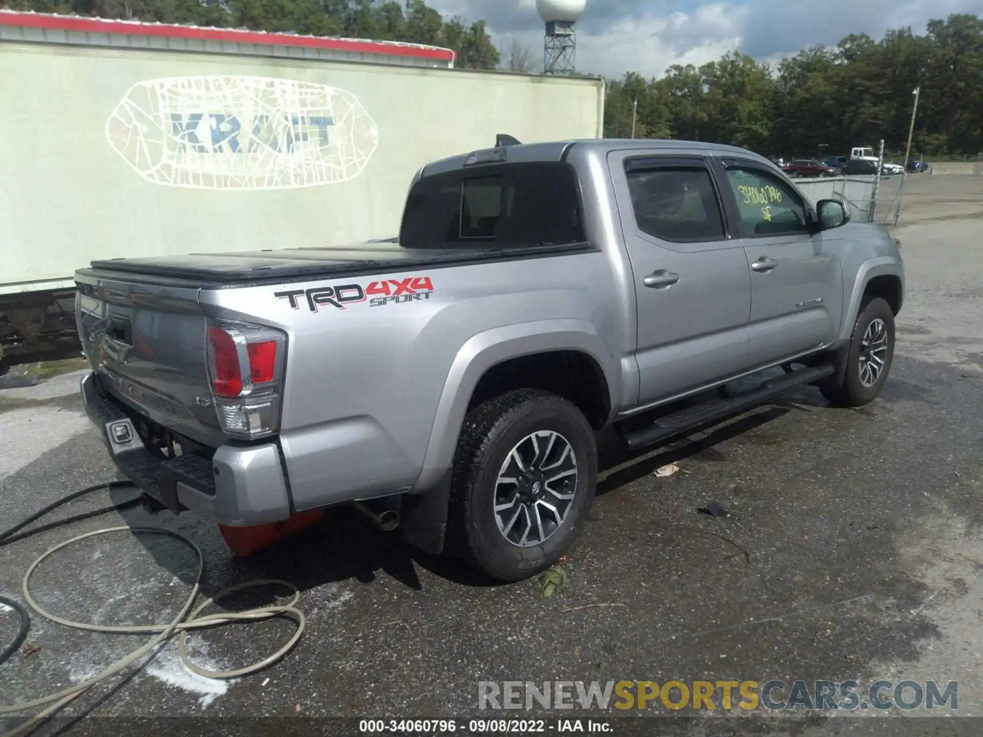 4 Фотография поврежденного автомобиля 3TMCZ5AN5LM293566 TOYOTA TACOMA 4WD 2020