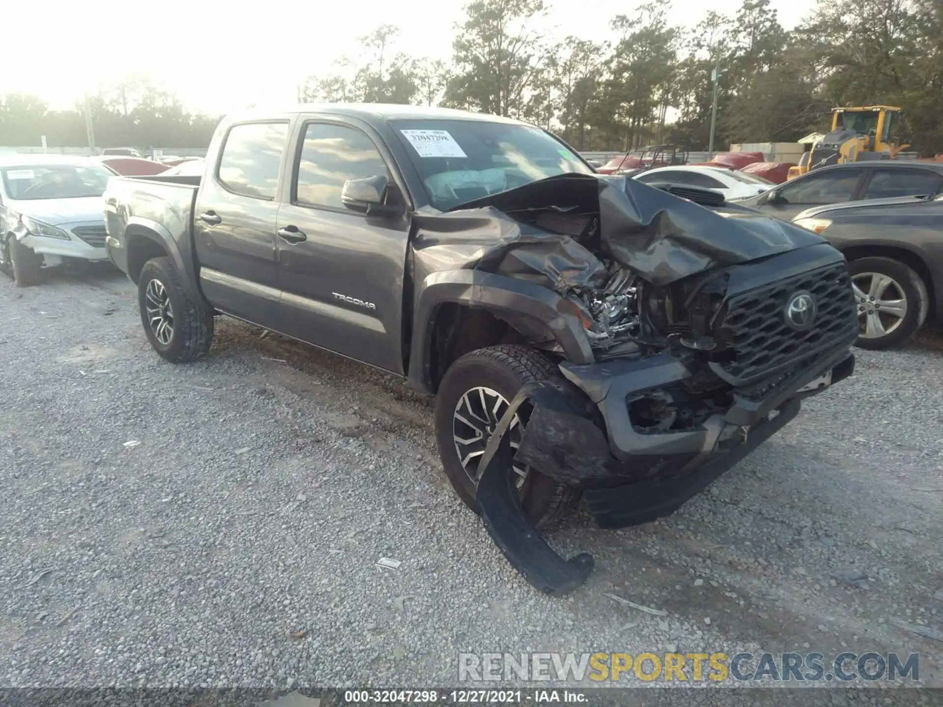 1 Photograph of a damaged car 3TMCZ5AN5LM311418 TOYOTA TACOMA 4WD 2020