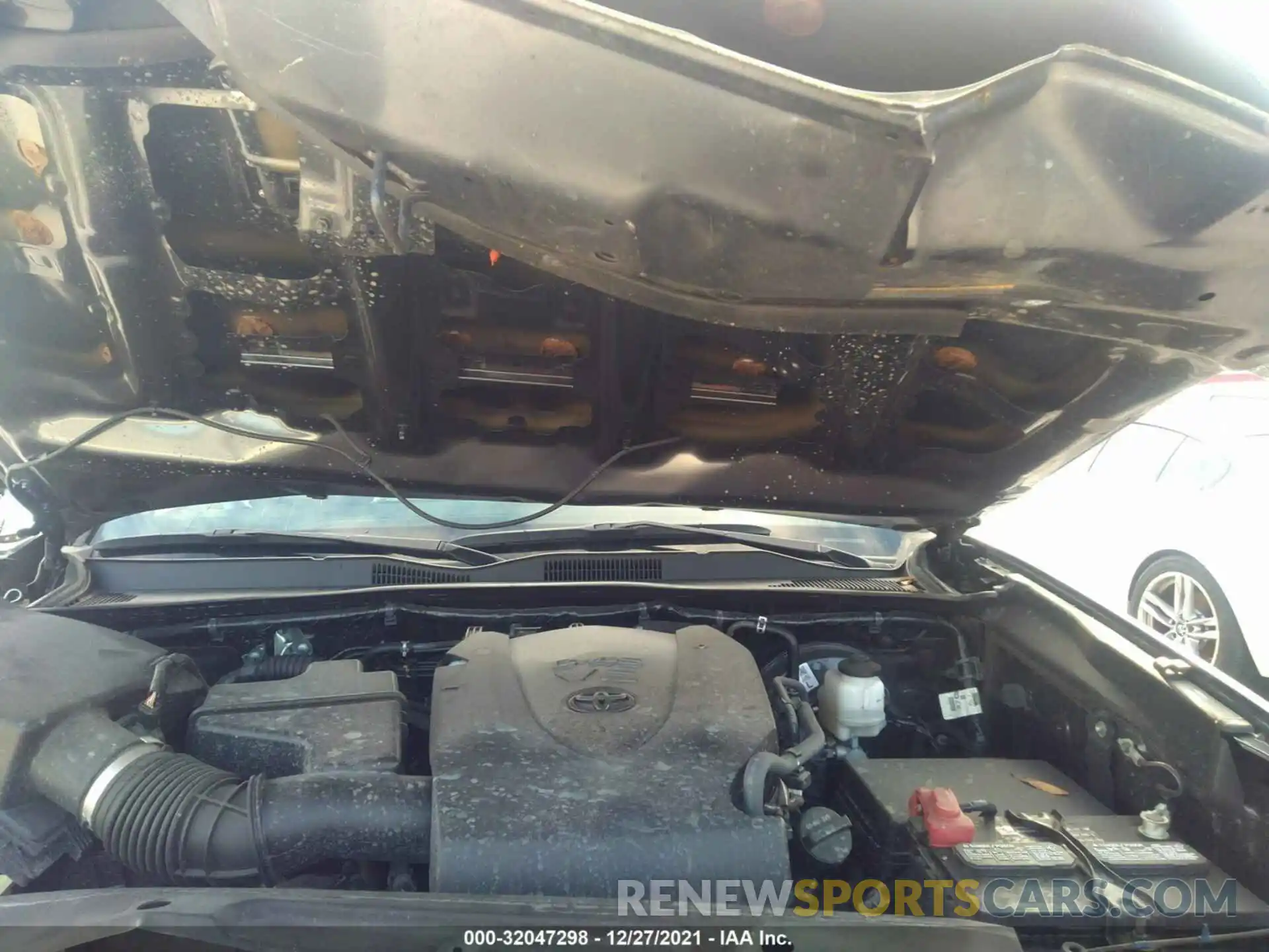 10 Photograph of a damaged car 3TMCZ5AN5LM311418 TOYOTA TACOMA 4WD 2020