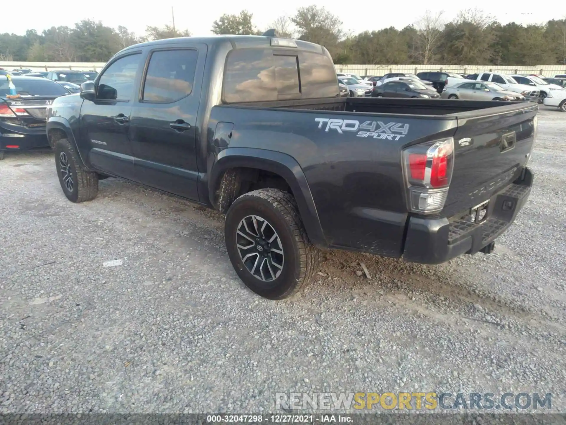 3 Photograph of a damaged car 3TMCZ5AN5LM311418 TOYOTA TACOMA 4WD 2020