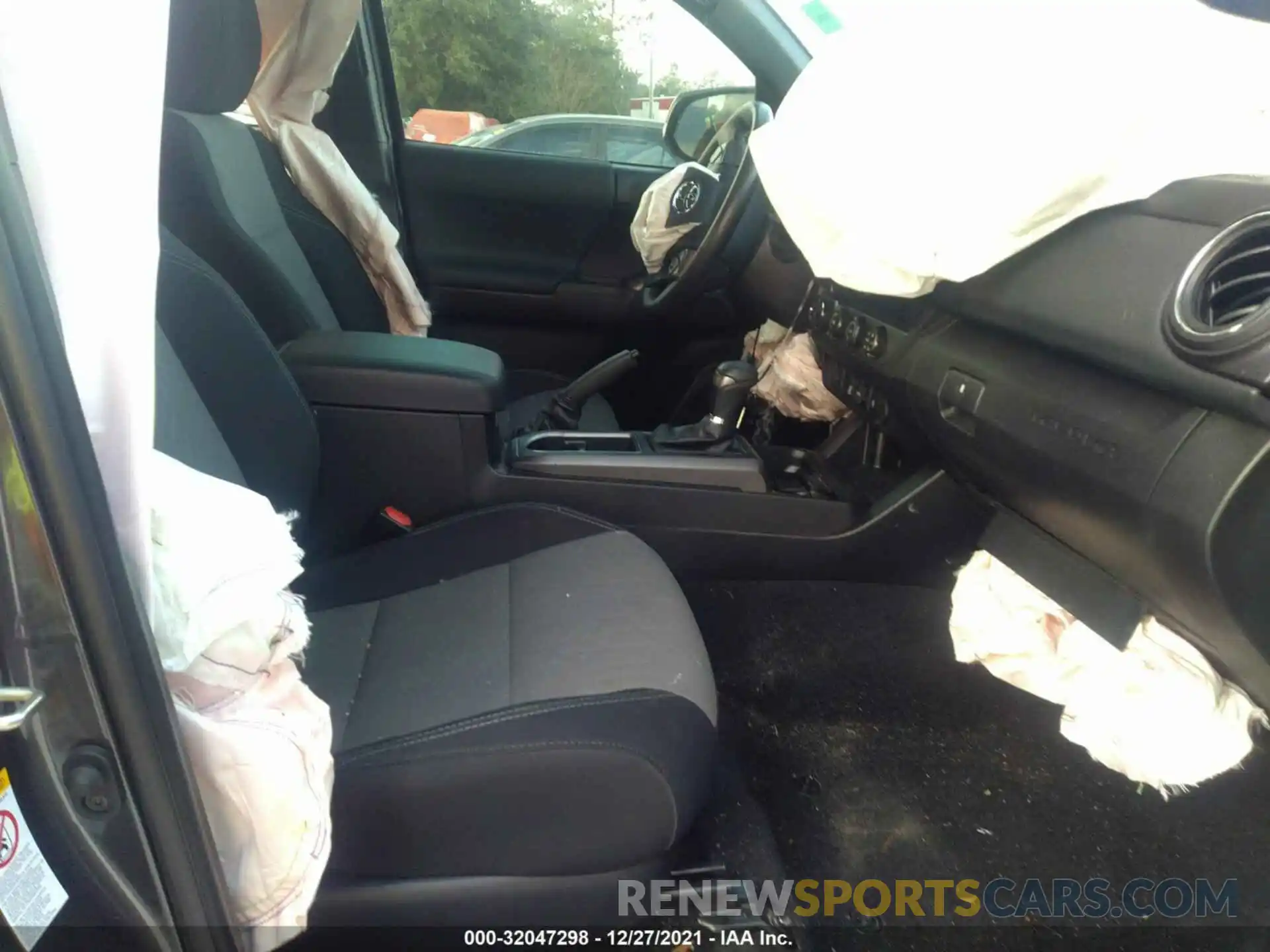 5 Photograph of a damaged car 3TMCZ5AN5LM311418 TOYOTA TACOMA 4WD 2020