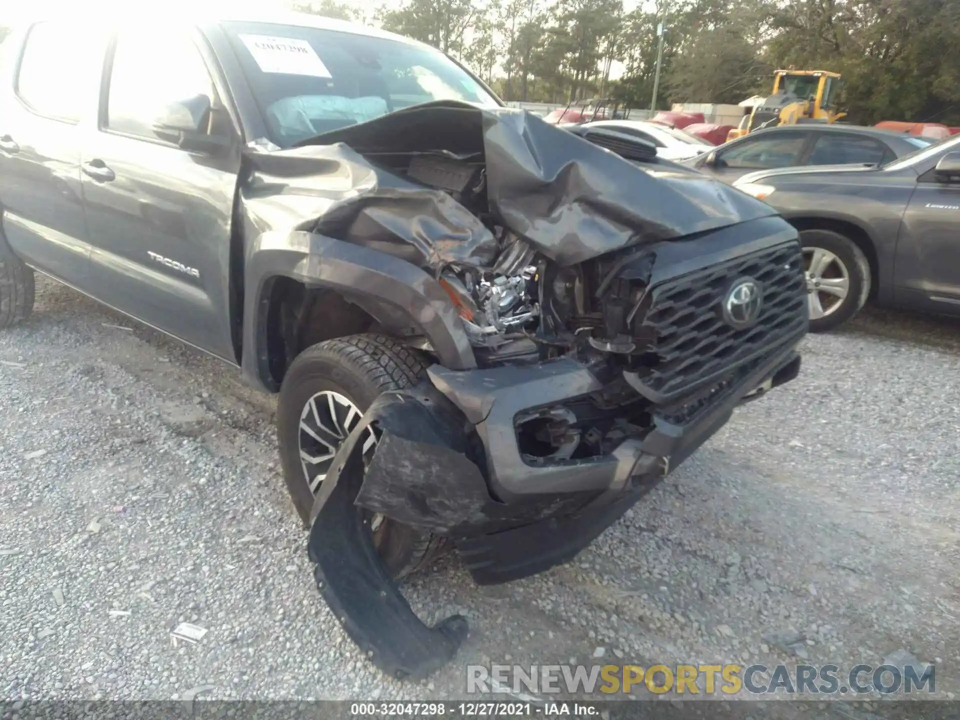 6 Photograph of a damaged car 3TMCZ5AN5LM311418 TOYOTA TACOMA 4WD 2020