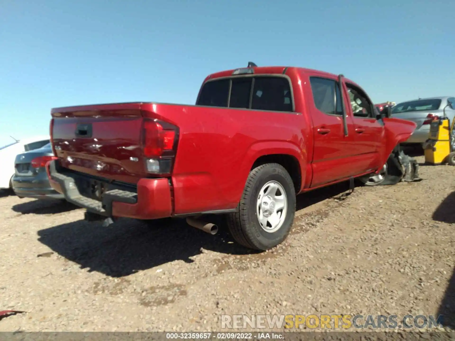 4 Photograph of a damaged car 3TMCZ5AN5LM311497 TOYOTA TACOMA 4WD 2020