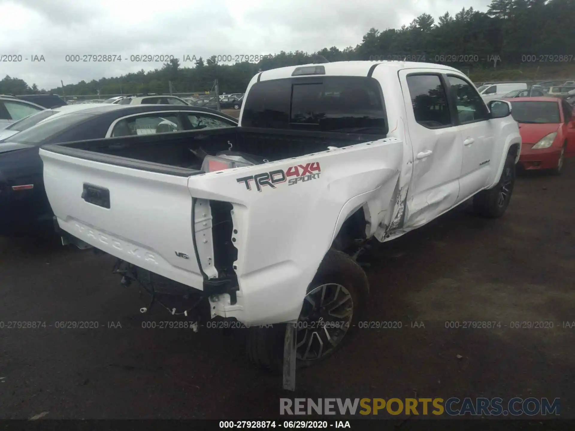 4 Photograph of a damaged car 3TMCZ5AN5LM312679 TOYOTA TACOMA 4WD 2020