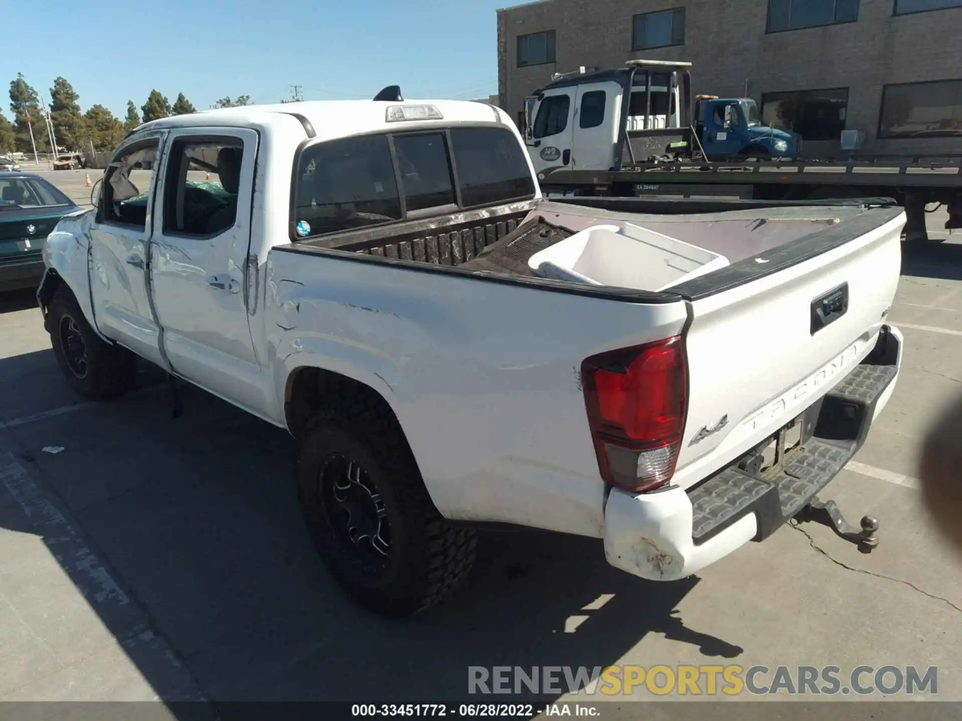 3 Photograph of a damaged car 3TMCZ5AN5LM313296 TOYOTA TACOMA 4WD 2020