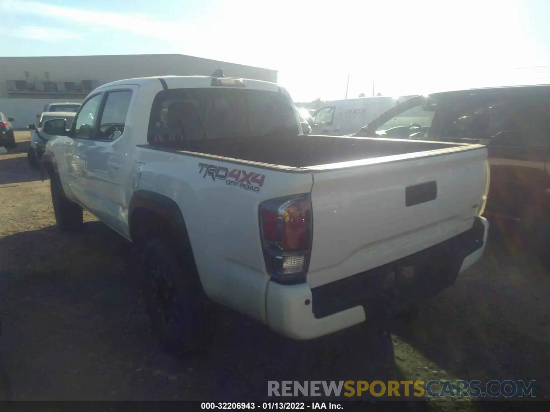 3 Фотография поврежденного автомобиля 3TMCZ5AN5LM314190 TOYOTA TACOMA 4WD 2020