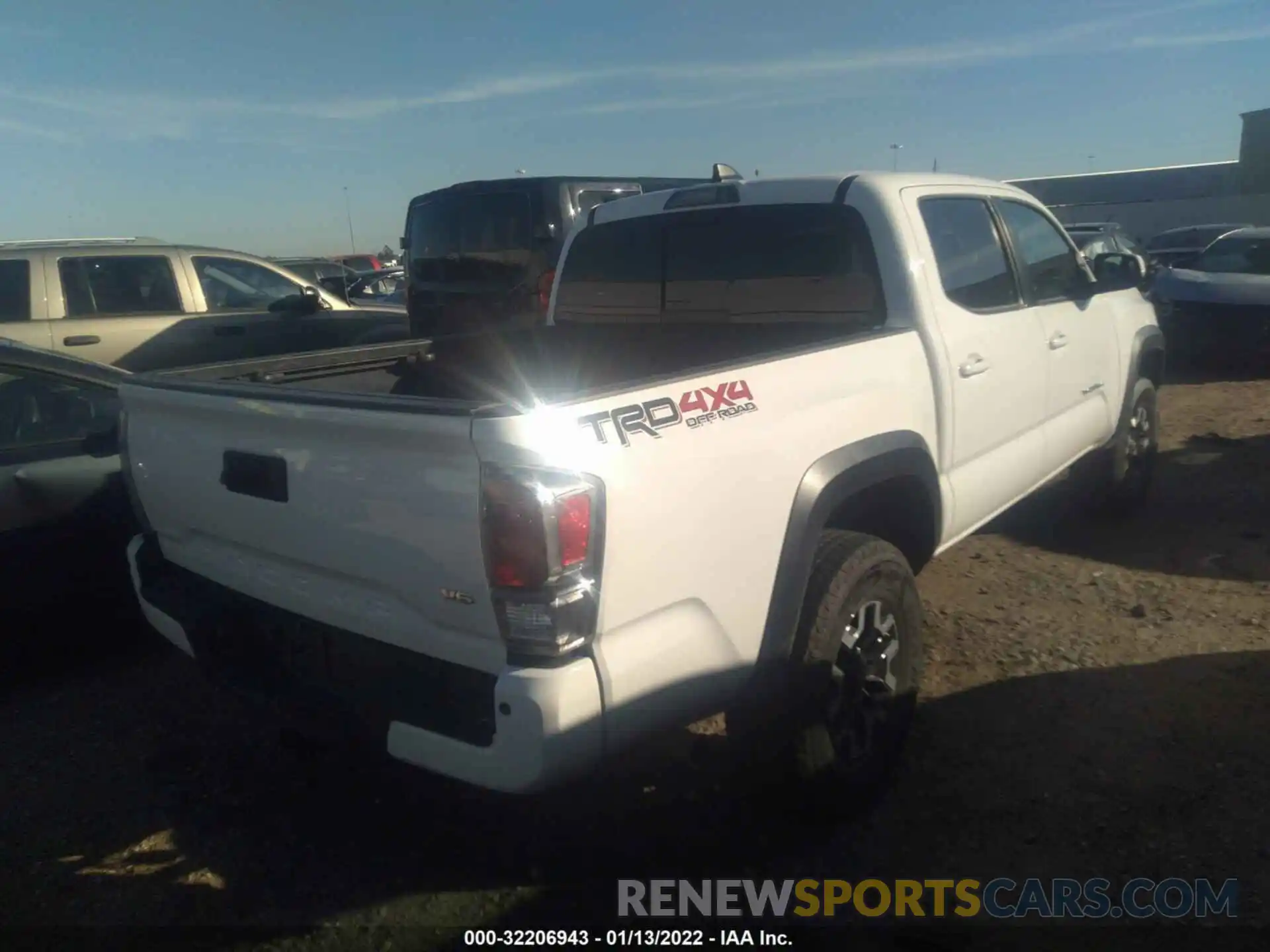 4 Photograph of a damaged car 3TMCZ5AN5LM314190 TOYOTA TACOMA 4WD 2020