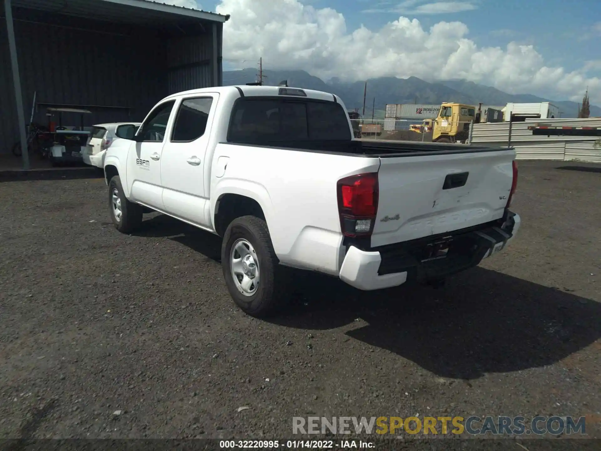 3 Photograph of a damaged car 3TMCZ5AN5LM318577 TOYOTA TACOMA 4WD 2020