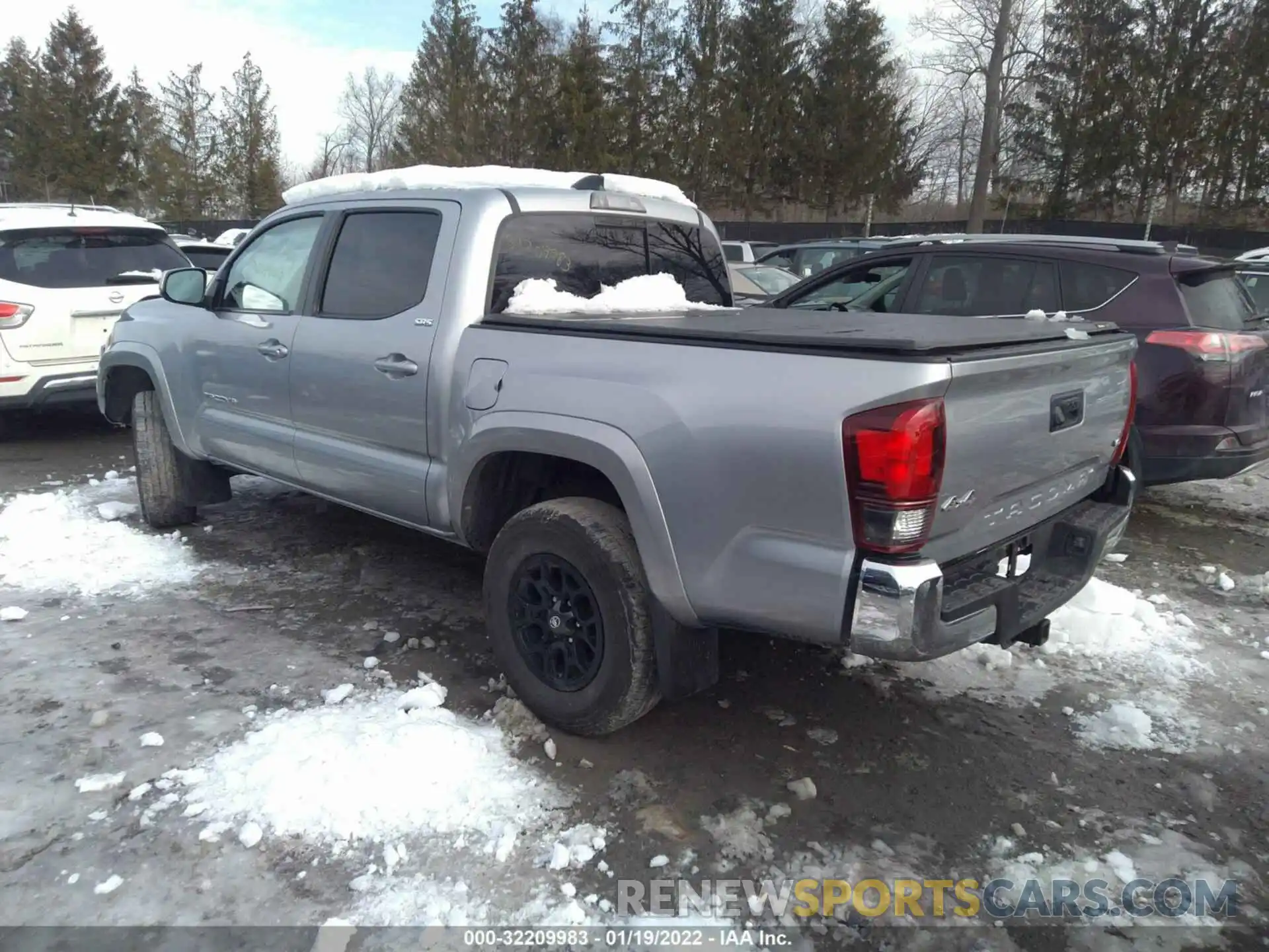 3 Фотография поврежденного автомобиля 3TMCZ5AN5LM319664 TOYOTA TACOMA 4WD 2020