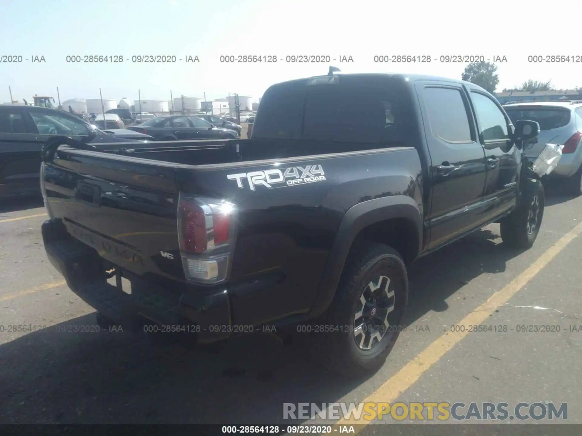 4 Фотография поврежденного автомобиля 3TMCZ5AN5LM322015 TOYOTA TACOMA 4WD 2020