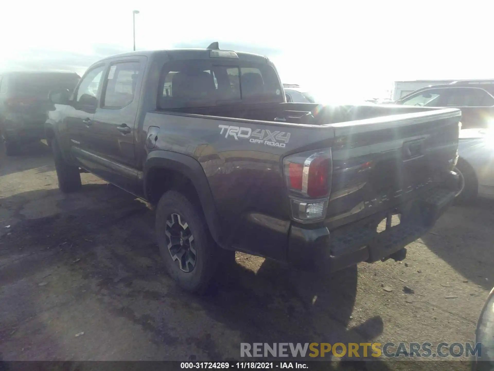 3 Фотография поврежденного автомобиля 3TMCZ5AN5LM322614 TOYOTA TACOMA 4WD 2020