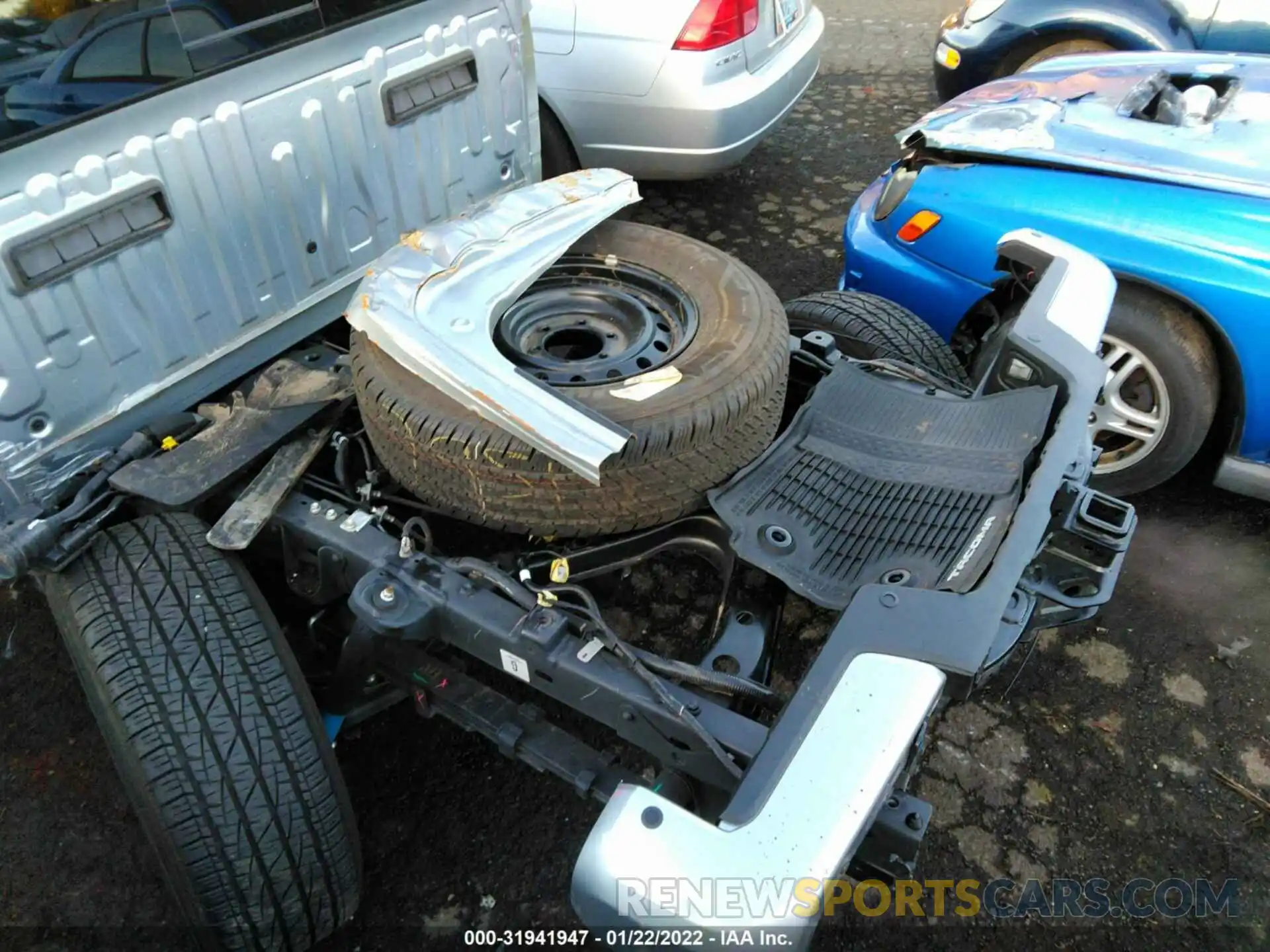 12 Photograph of a damaged car 3TMCZ5AN5LM324217 TOYOTA TACOMA 4WD 2020